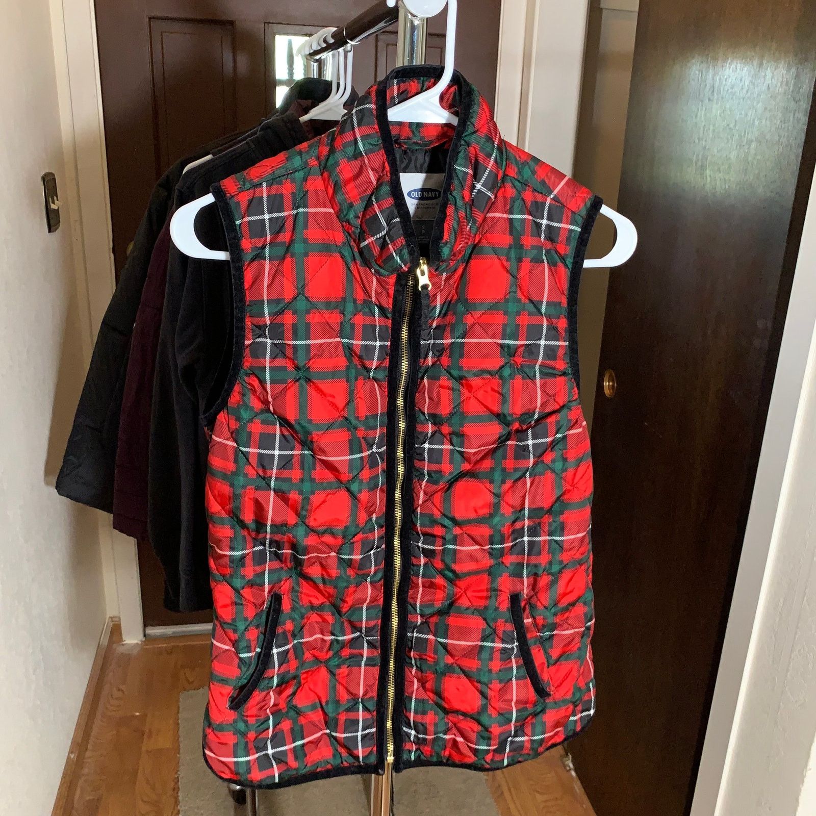 Old Navy Old Navy Women's Red Puffer Winter Vest Size S Size S / US 4 / IT 40 - 5 Thumbnail