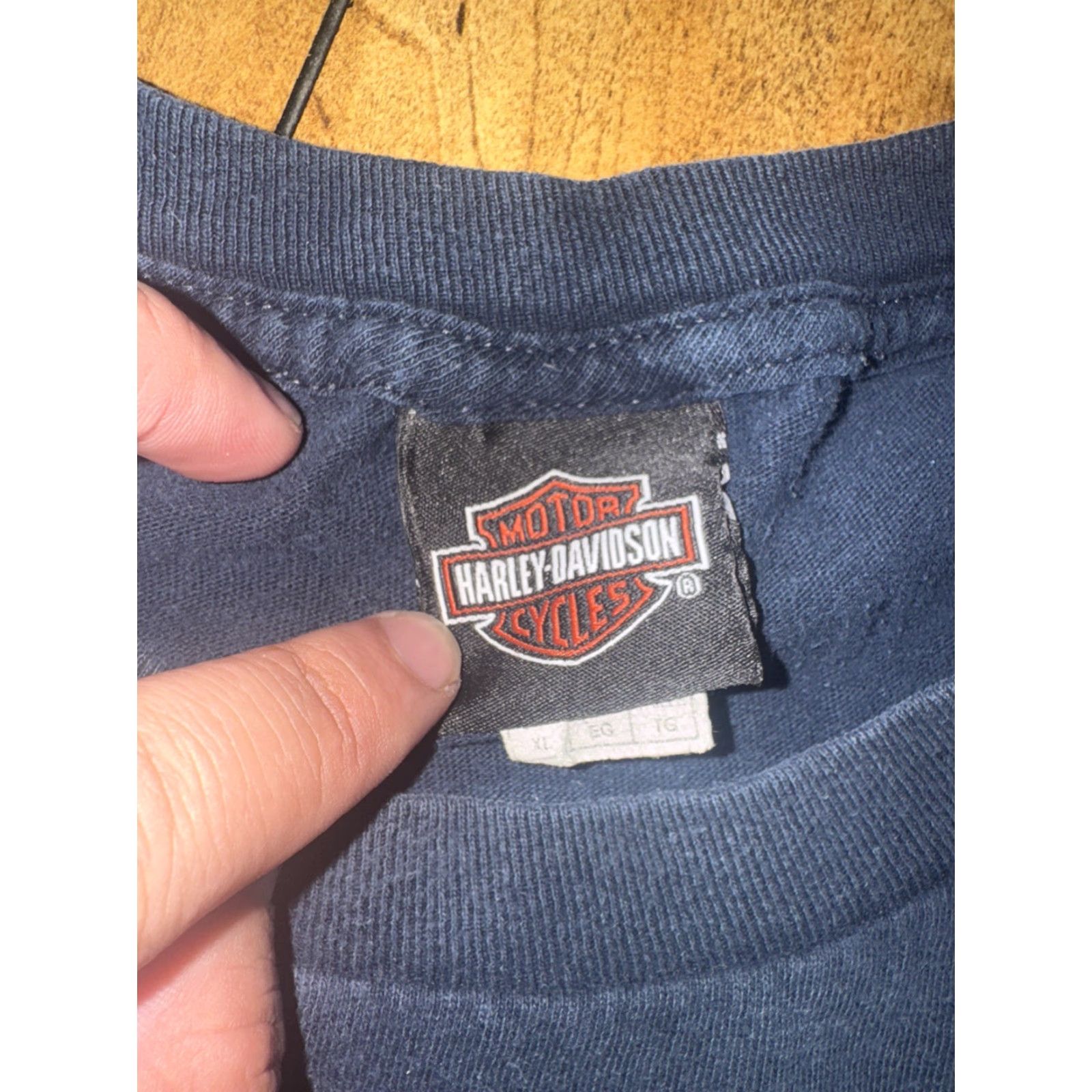 Harley Davidson VINTAGE Harley-Davidson T-Shirt XL Blue Men Graphic Print Short Sleeve Crew Neck 23x27 Biker USA Wisconsin Oconomowoc 2-Sided Size US XL / EU 56 / 4 - 3 Thumbnail