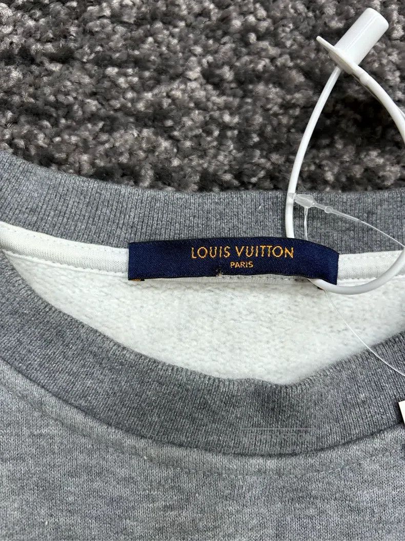 Louis Vuitton Louis Vuitton Twisted Letter LOGO Sweatshirt Size US S / EU 44-46 / 1 - 3 Thumbnail