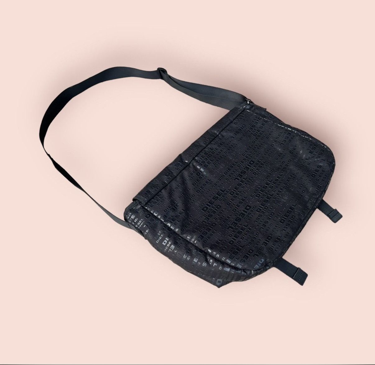 Diesel DIESEL SPELLS MONOGRAM LAPTOP PADDED CROSSBODY MESSENGER BAG Size ONE SIZE - 10 Thumbnail