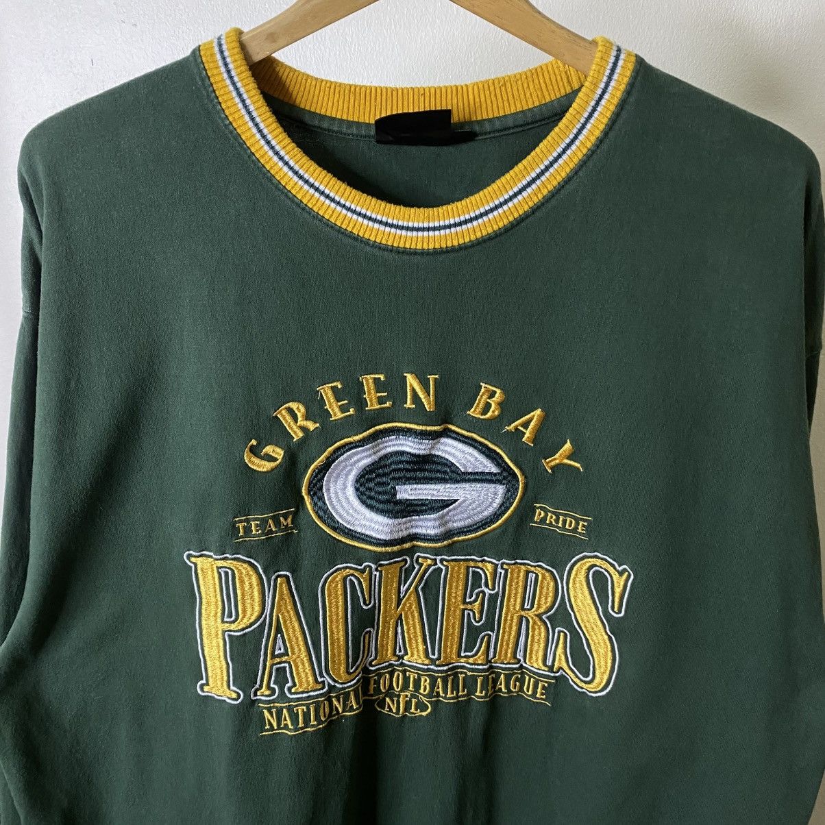 NFL Y2K Green Bay Packers NFL Embroidery Detailing LS T Shirt Size US XL / EU 56 / 4 - 2 Thumbnail
