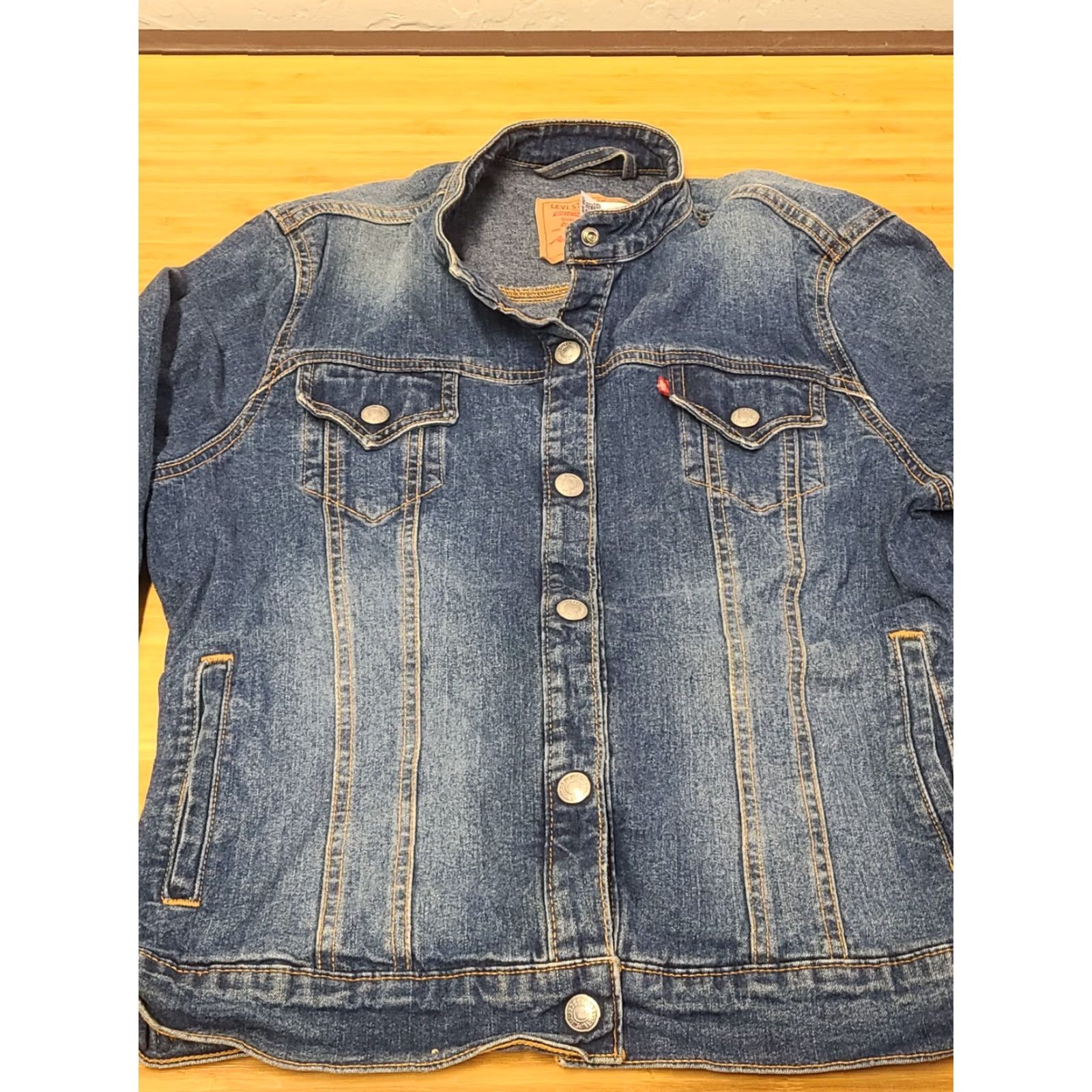 Levi's **Levi's Classic Blue Denim Trucker Jacket, Women's L** User: Levi's Classic Blue Denim Trucker Jacket, Women's Size L Size L / US 10 / IT 46 - 3 Thumbnail
