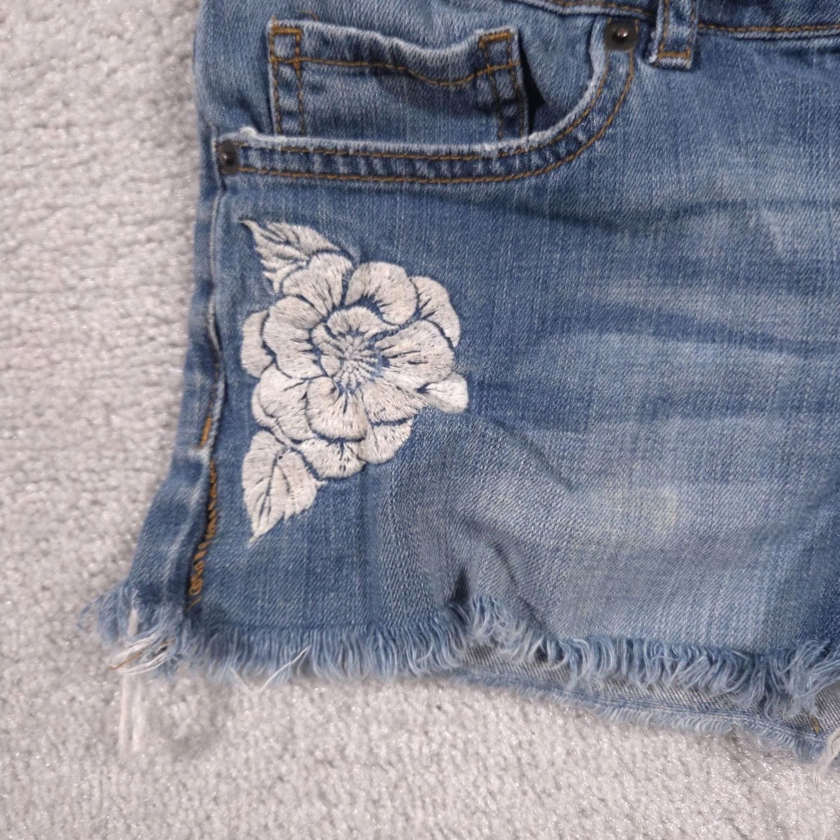 Aeropostale Aeropostale Shorts Womens 6 Blue Denim Embroidered Floral Cutoff Frayed Hem Size 28" / US 6 / IT 42 - 4 Thumbnail