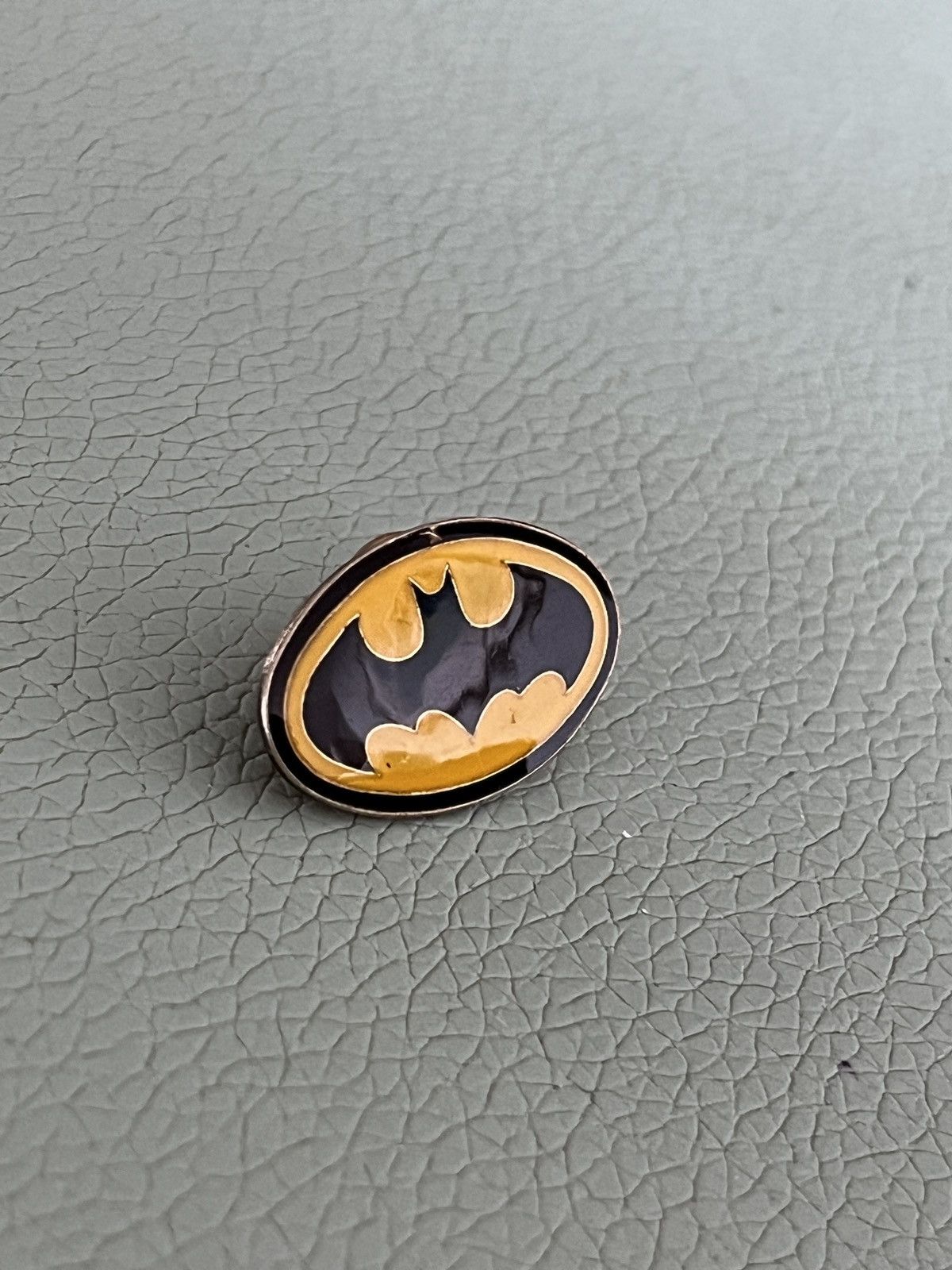DC Comics × Marvel Comics Batman logo vintage pin Size ONE SIZE - 3 Thumbnail