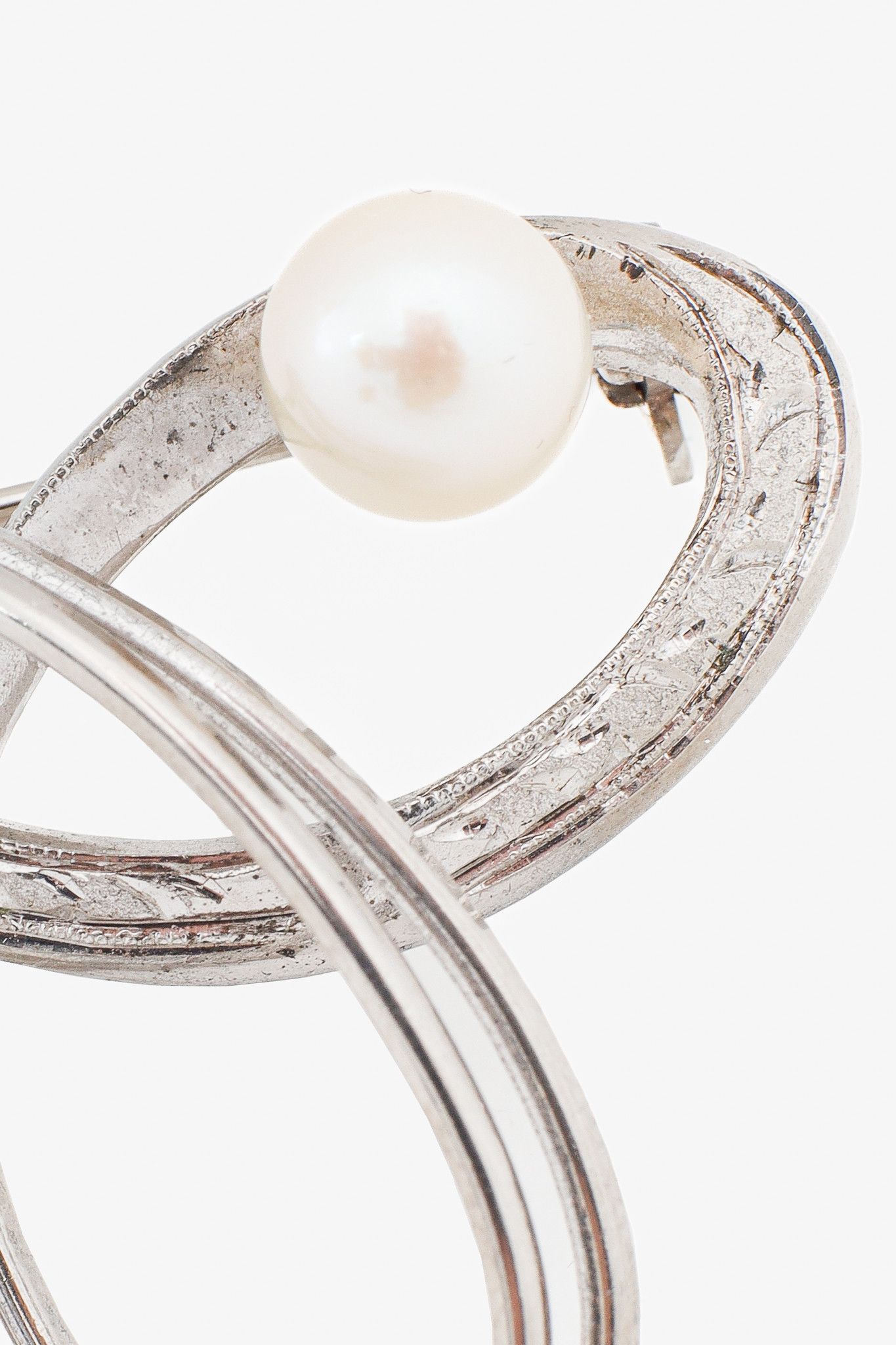 Other Silver Pearl-Embellished Loop Brooch Size ONE SIZE - 2 Thumbnail