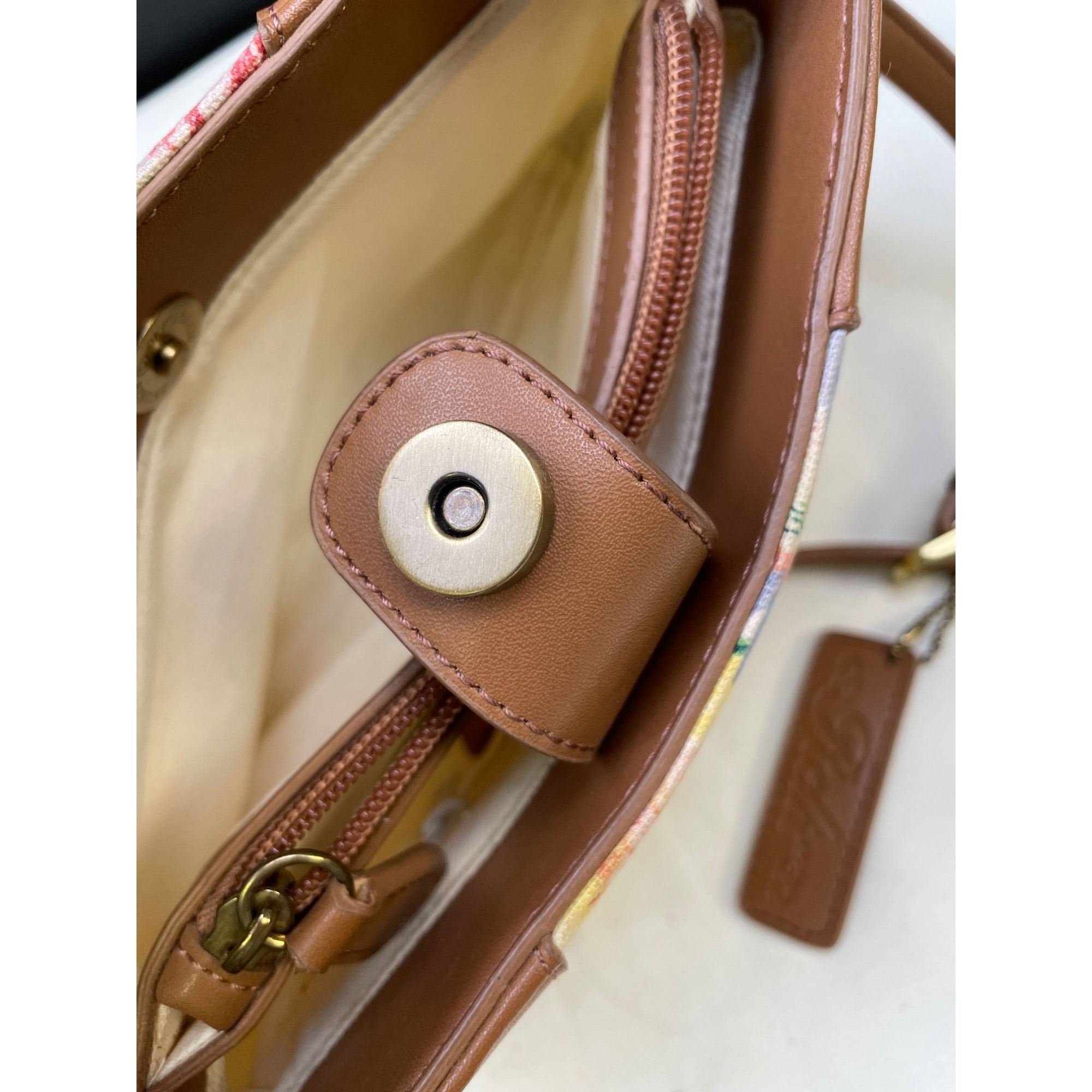 Relic Relic Women's Floral Multi Watercolors Crossbody Bag/ Purse Size ONE SIZE - 9 Thumbnail