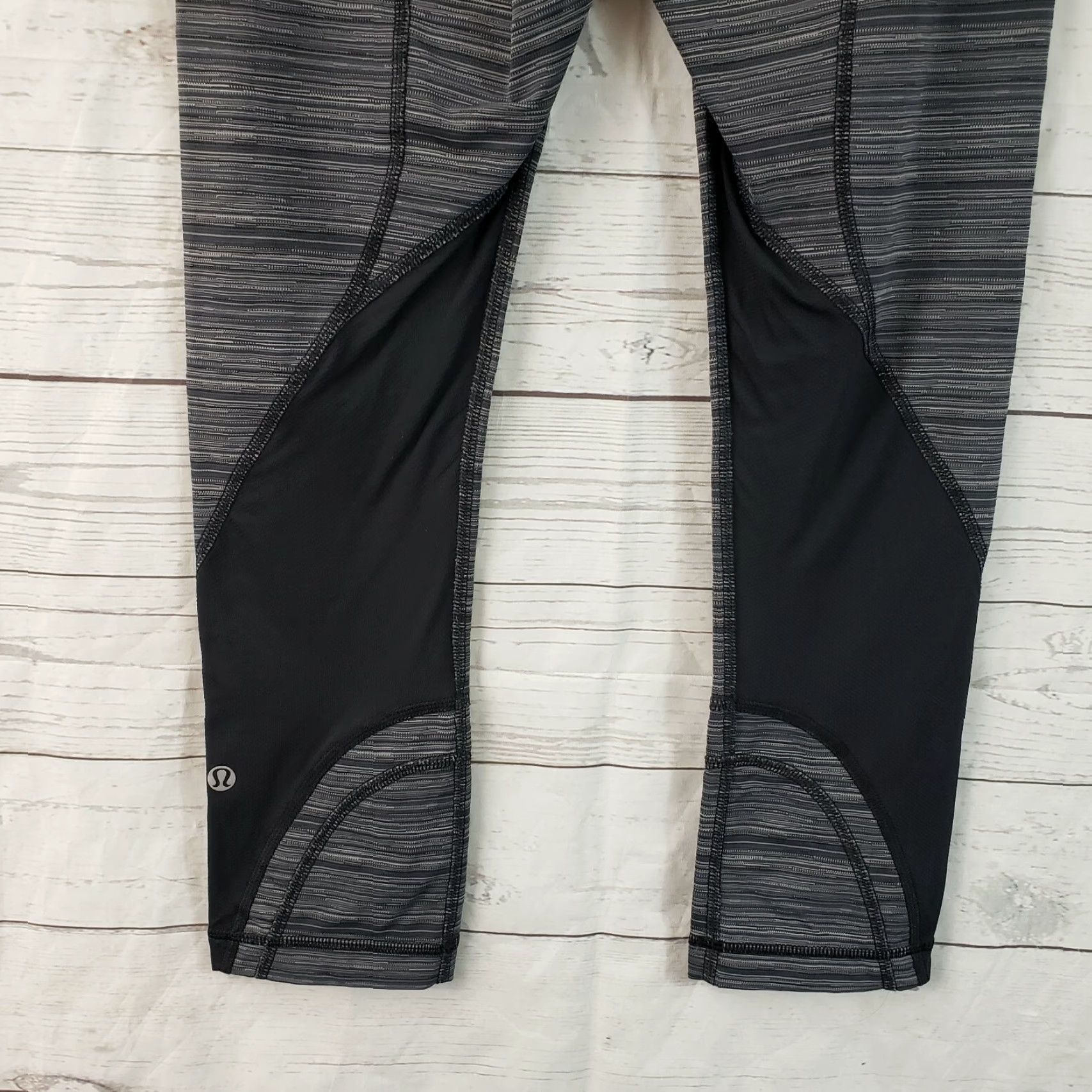 Lululemon Lululemon Womens Capri Leggings Sz 4 Gray Striped Back Zip Pocket Category: Leggings Adult Womens Size 4 Gray Striped Zip Pocket Activewear 90s? Size 27" / US 4 / IT 40 - 5 Thumbnail