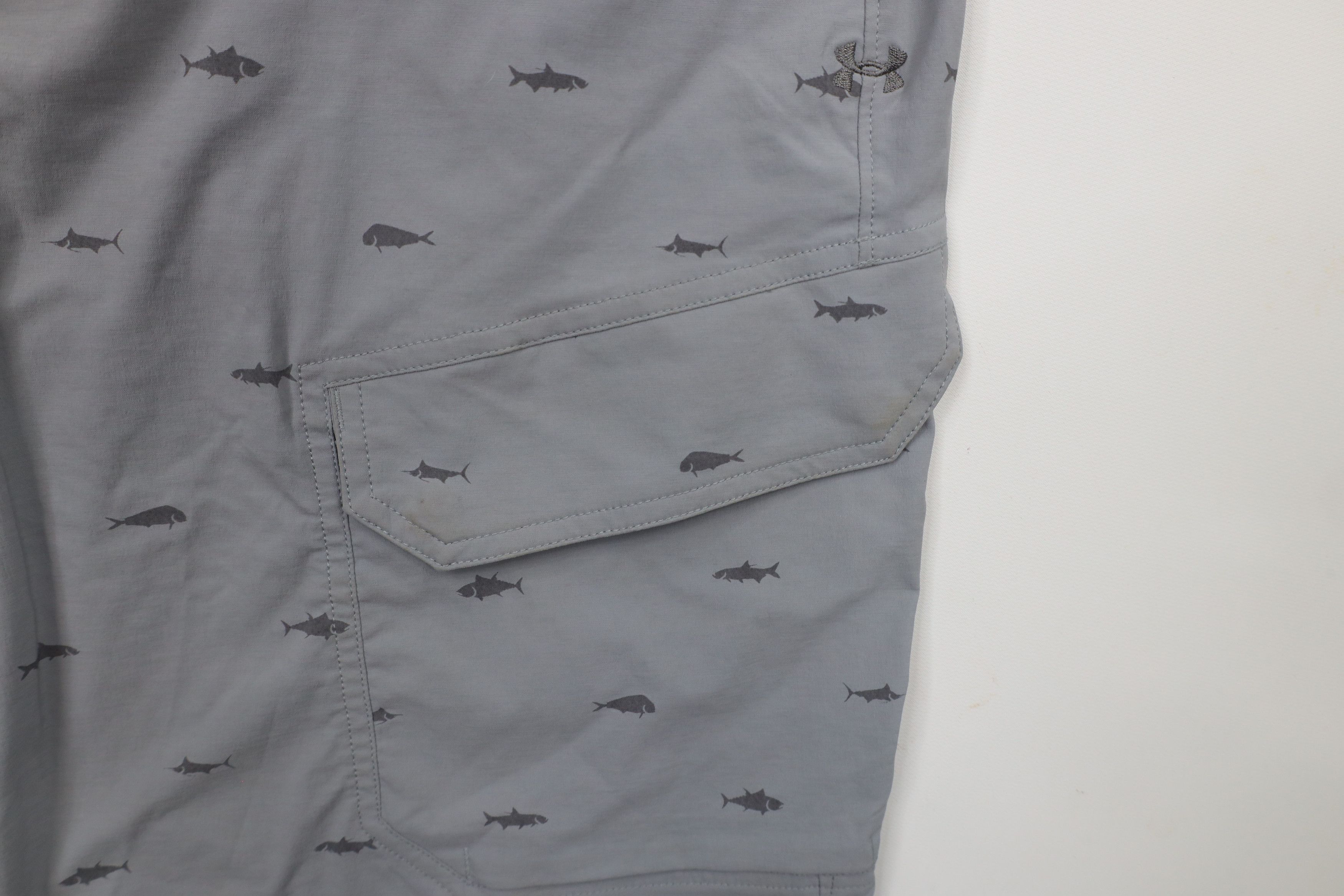 Under Armour × Vintage Under Armour HeatGear Fish All Over Print Cargo Shorts Gray Size US 30 / EU 46 - 6 Thumbnail