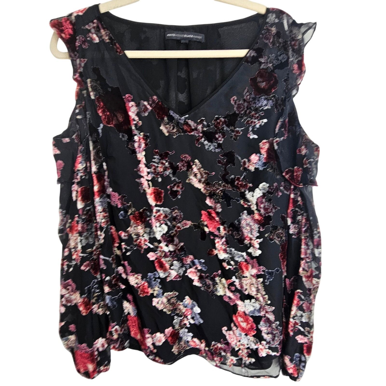White House Black Market White House Black Market Womens Velvet Burnout Top Sz 6 Size M / US 6-8 / IT 42-44 - 1 Thumbnail