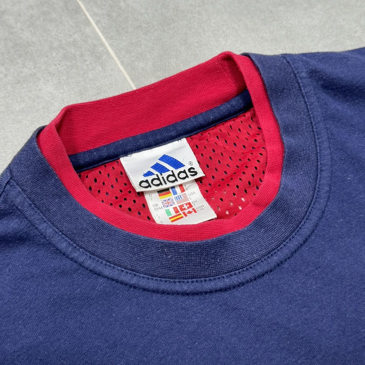 Adidas × Vintage Vintage Adidas Embroidered Box Logo T-Shirt Size L Size US L / EU 52-54 / 3 - 11 Thumbnail