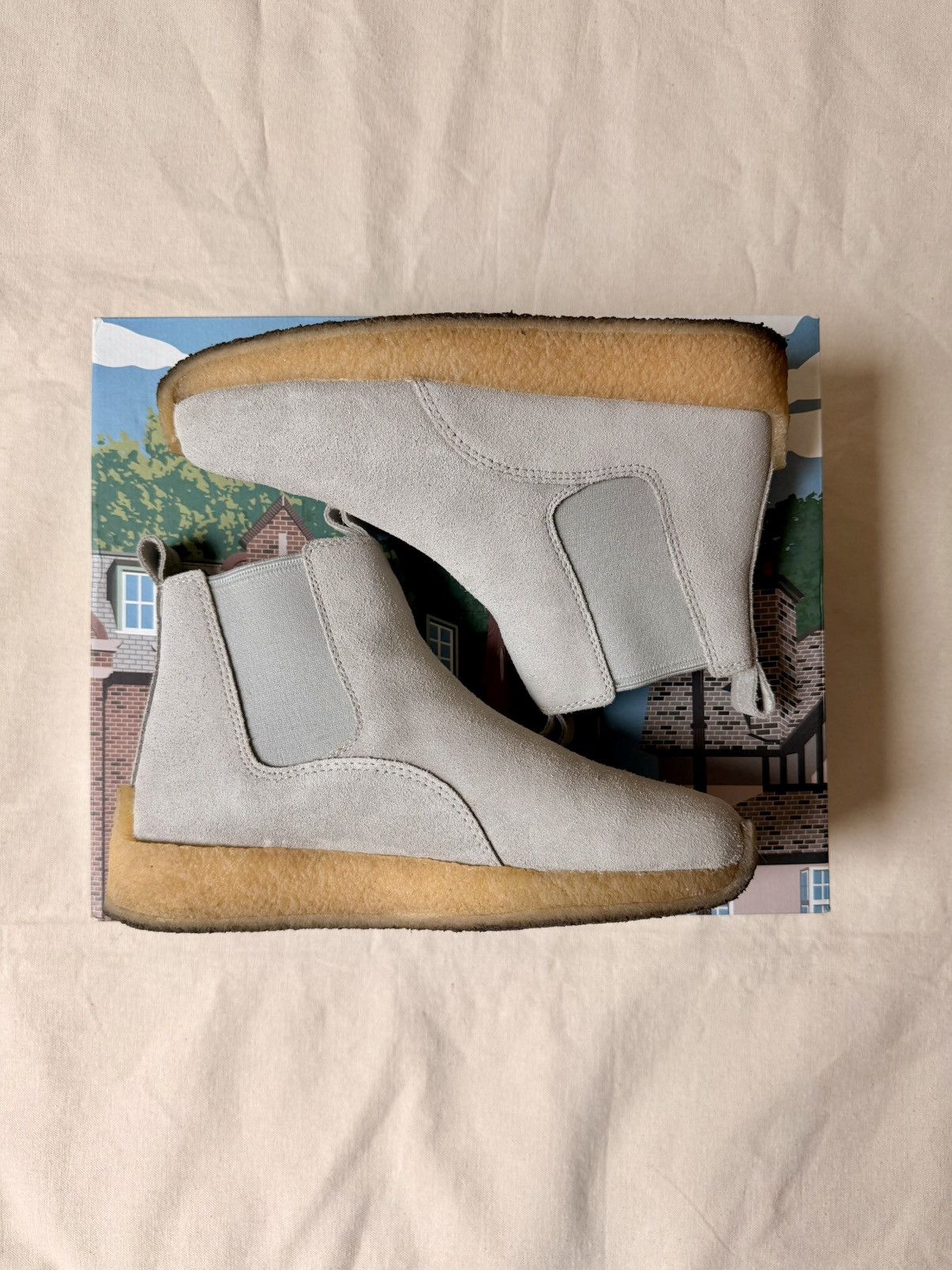 Clarks × Ronnie Fieg Kith x Clark’s - Ronnie Fieg Radlett Chelsea Boot Grey 5.5M Size US 5.5 / EU 38 - 1 Thumbnail