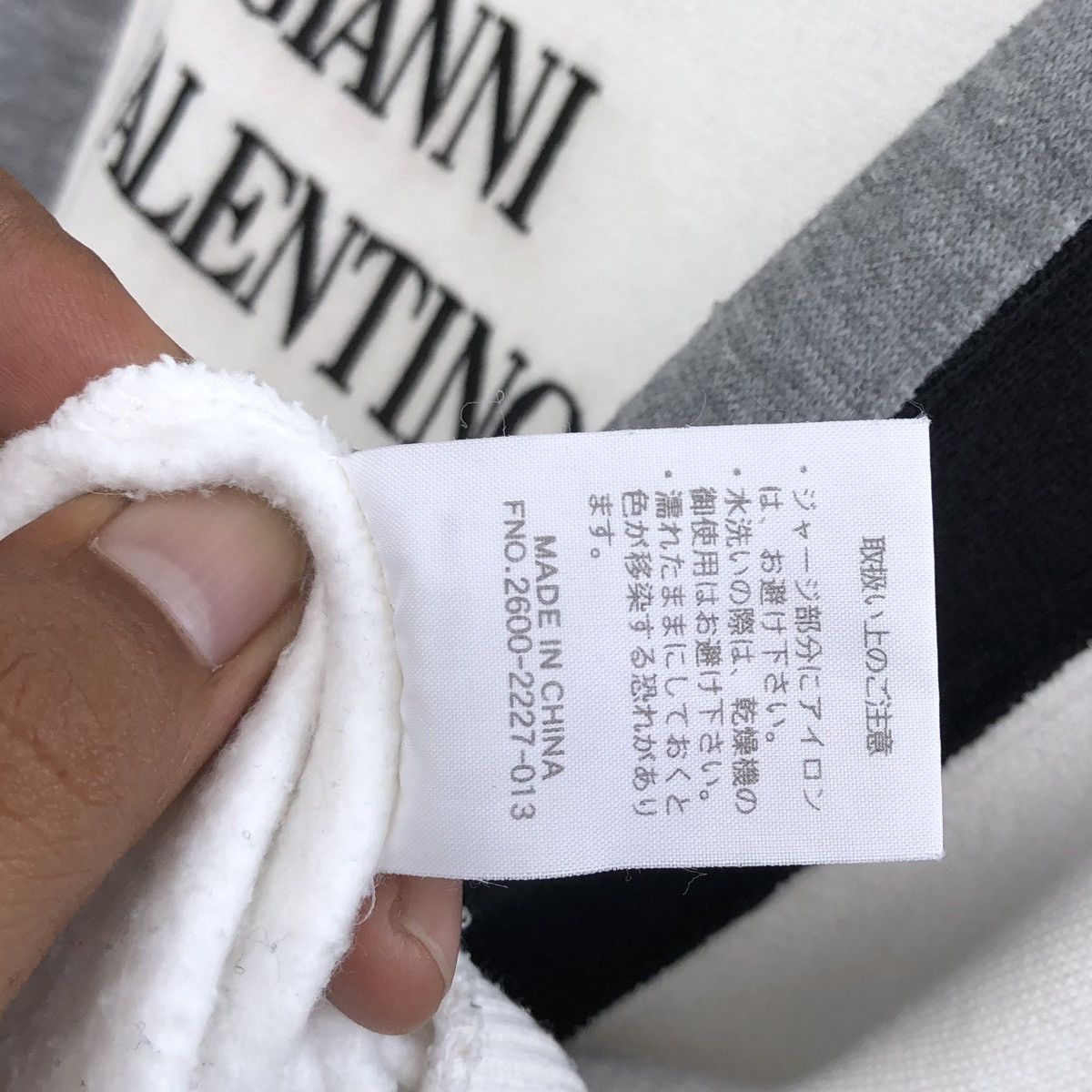 Gianni Valentino Vintage Gianni Valentino Italy Embroidery Logo Sweatshirts Size US L / EU 52-54 / 3 - 14 Thumbnail