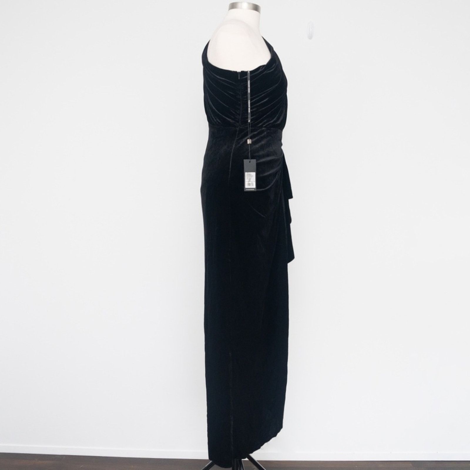 Tadashi Shoji Tadashi Shoji. Velvet Draped One-Shoulder Gown. Size L / US 10 / IT 46 - 6 Thumbnail