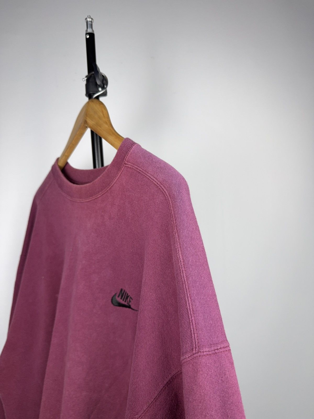 Nike Retro 90s Nike Distressed Burgundy Faded Crewneck Swoosh L Size US L / EU 52-54 / 3 - 7 Thumbnail