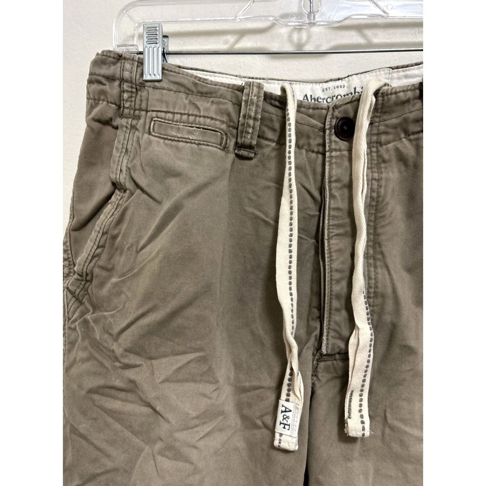 Abercrombie & Fitch VINTAGE Abercrombie & Fitch Cargo Shorts Mens 33 Beige Twill Cotton 90s Army Preppy Easy Care Pockets Regular Front Flat Front Size US 33 - 4 Thumbnail