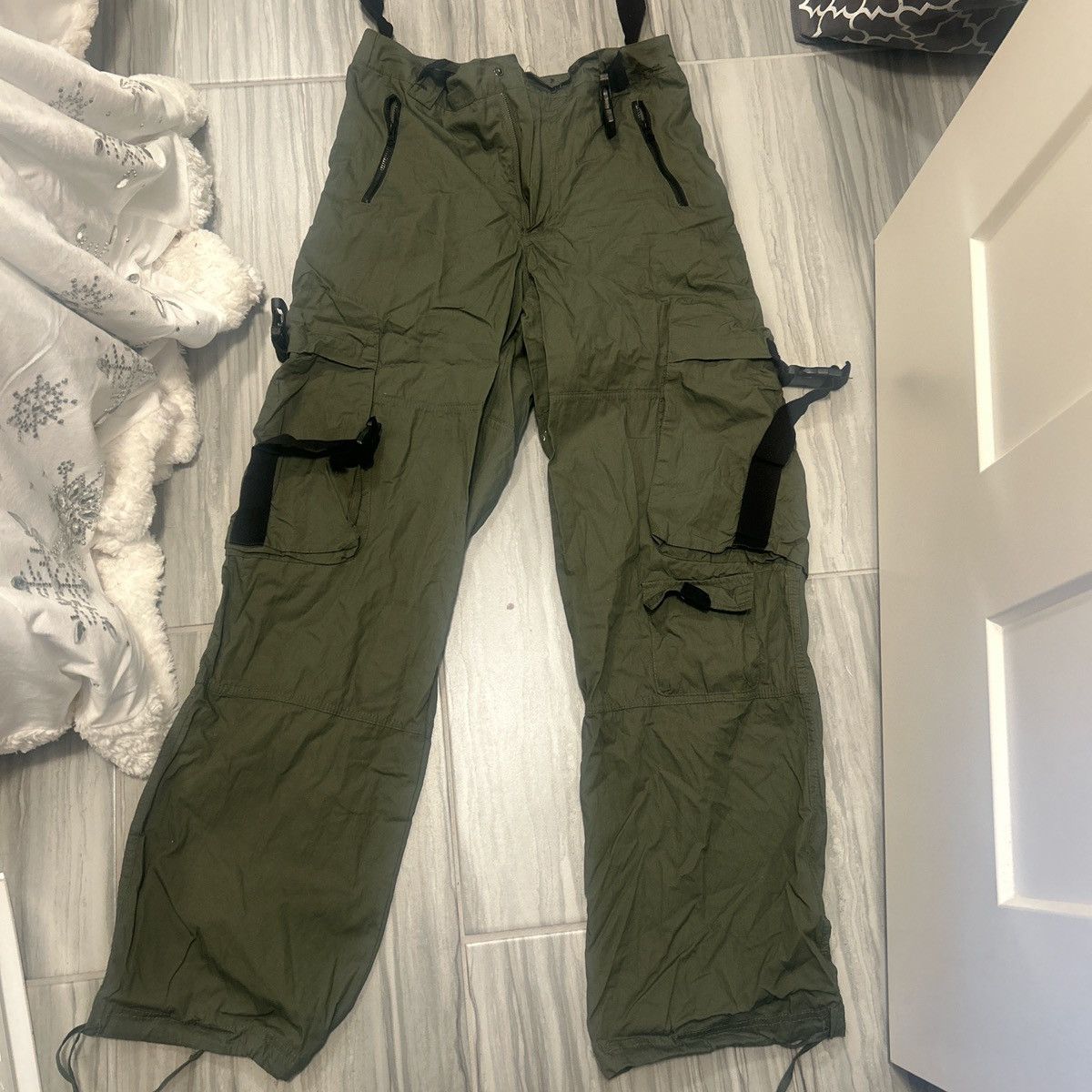 Other cargo pants with adjustable straps Size 34" / US 12 / IT 48 - 1 Thumbnail