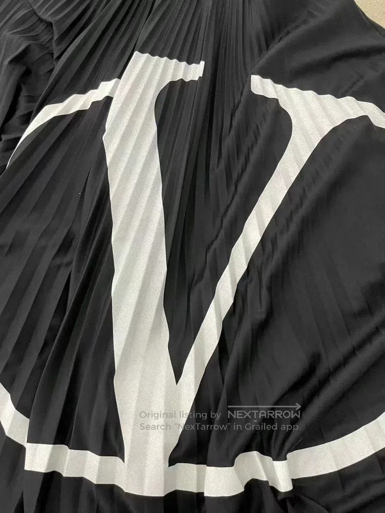 Valentino Valentino White large logo printed pleated skirt Size S / US 4 / IT 40 - 3 Thumbnail