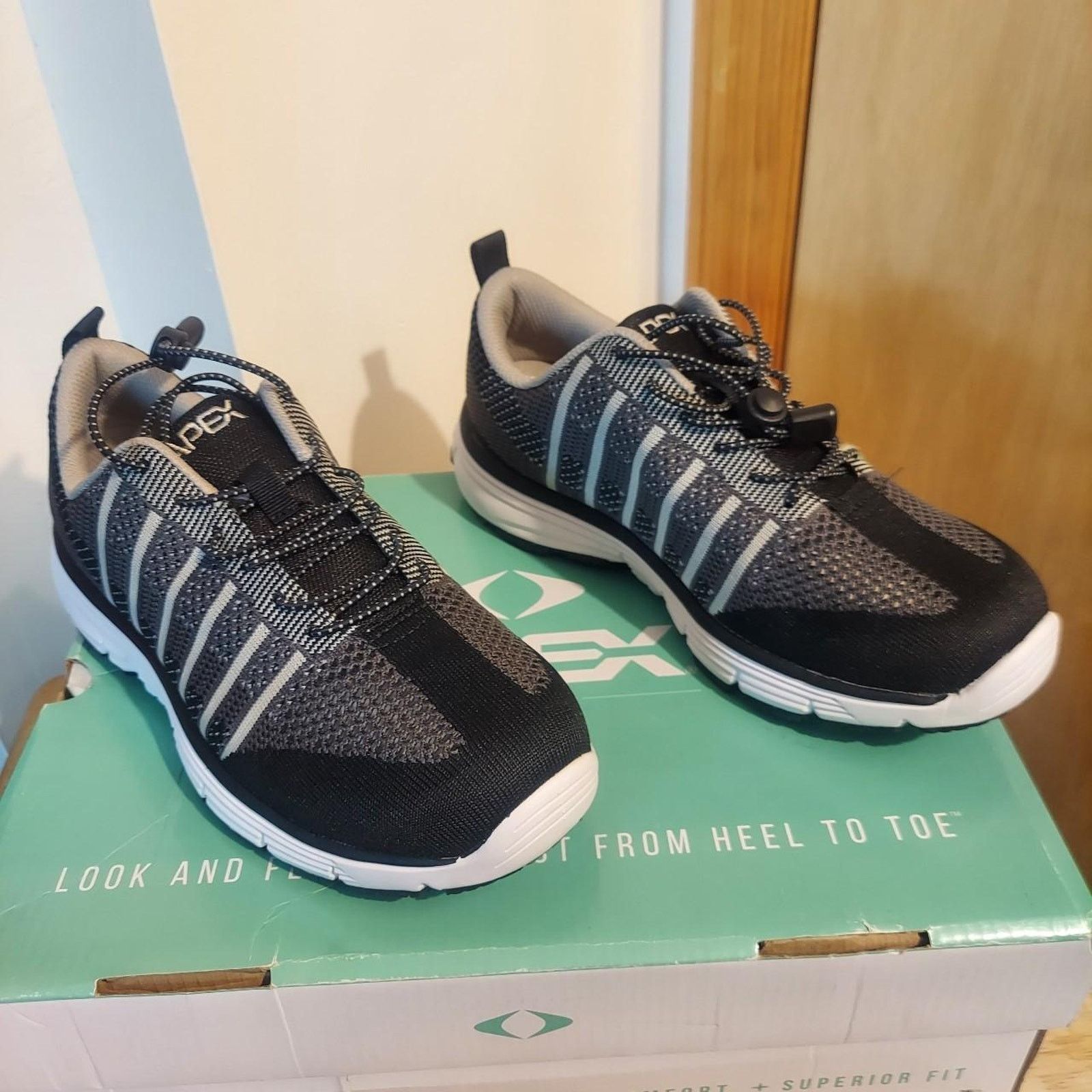 Apex Apex Bolt A7000 Men's US 7 X-Wide Knit Running Sneakers NWOT Size US 7 / EU 40 - 2 Thumbnail