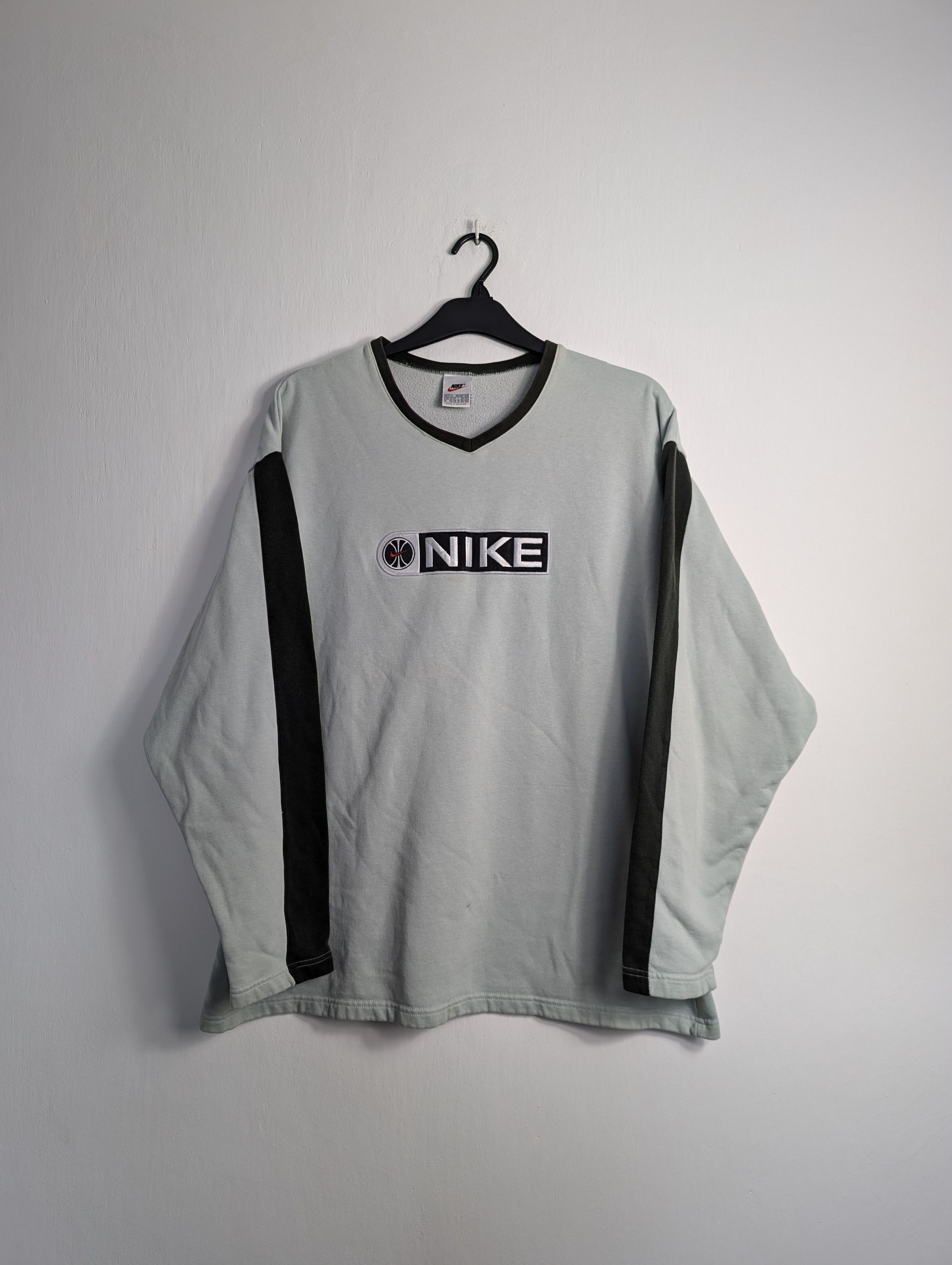 Nike Vintage Nike V-Neck Sweatshirt XL Y2K Streetwear Boxy Retro Size US XL / EU 56 / 4 - 1 Thumbnail