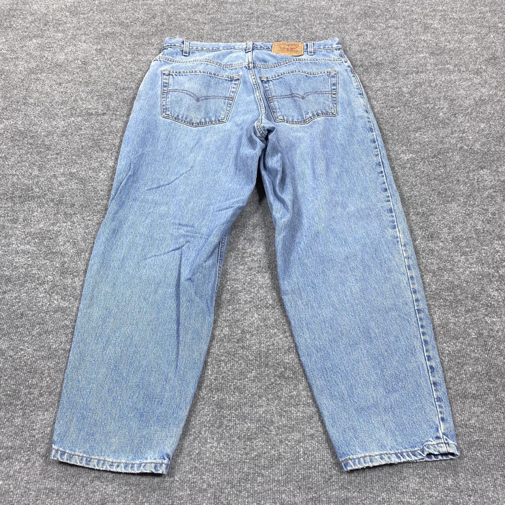 Levi's VINTAGE Levi's 560 Jeans Mens 38x30 Light Wash Blue Relaxed Tapered Denim USA Jeans Mens 38x30 Light Wash Blue Relaxed Tapered Denim USA Size US 38 / EU 54 - 2 Thumbnail