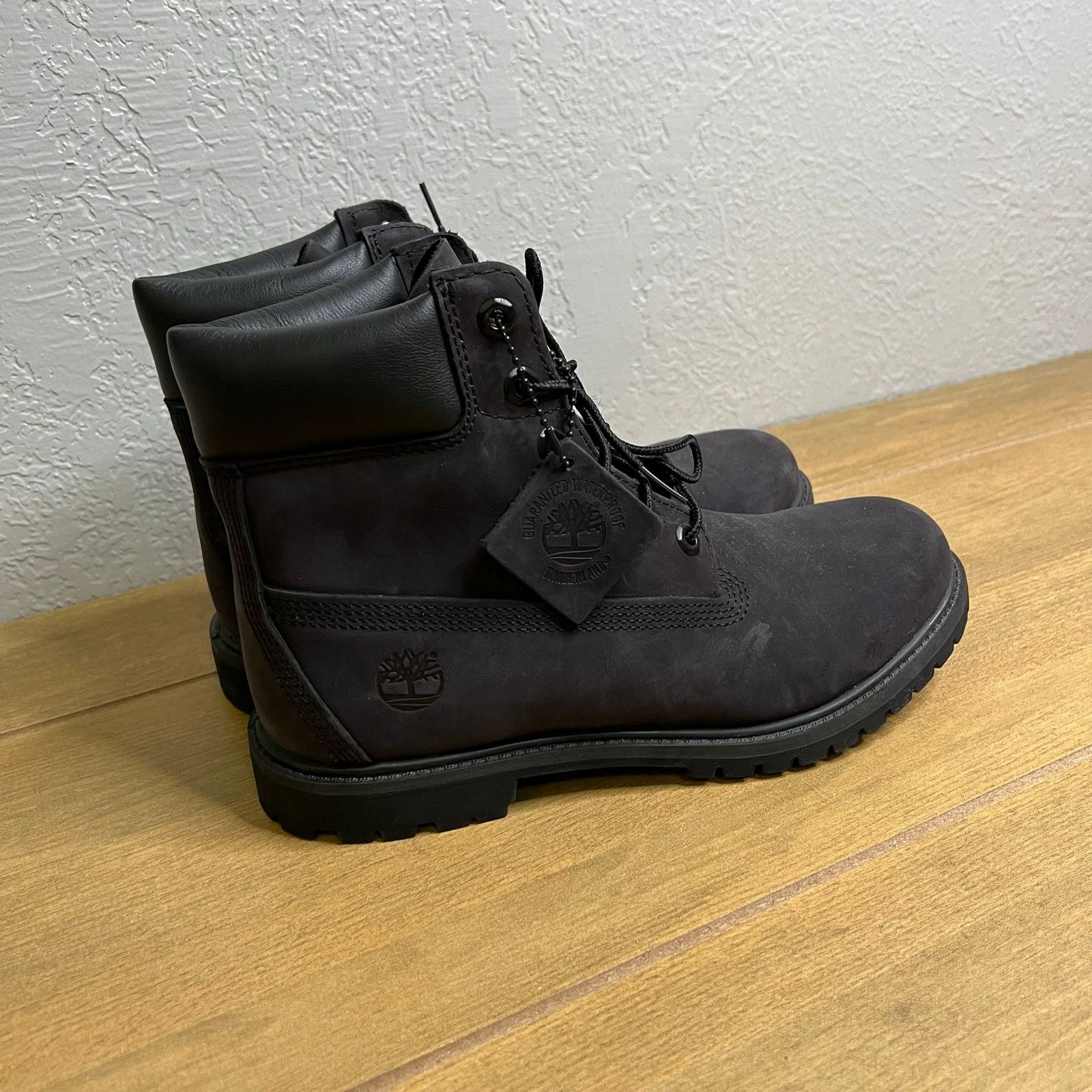 Timberland Women's Timberland Sz 9.5M 6-Inch Classic Boots 8658A Size US 9.5 / IT 39.5 - 14 Thumbnail