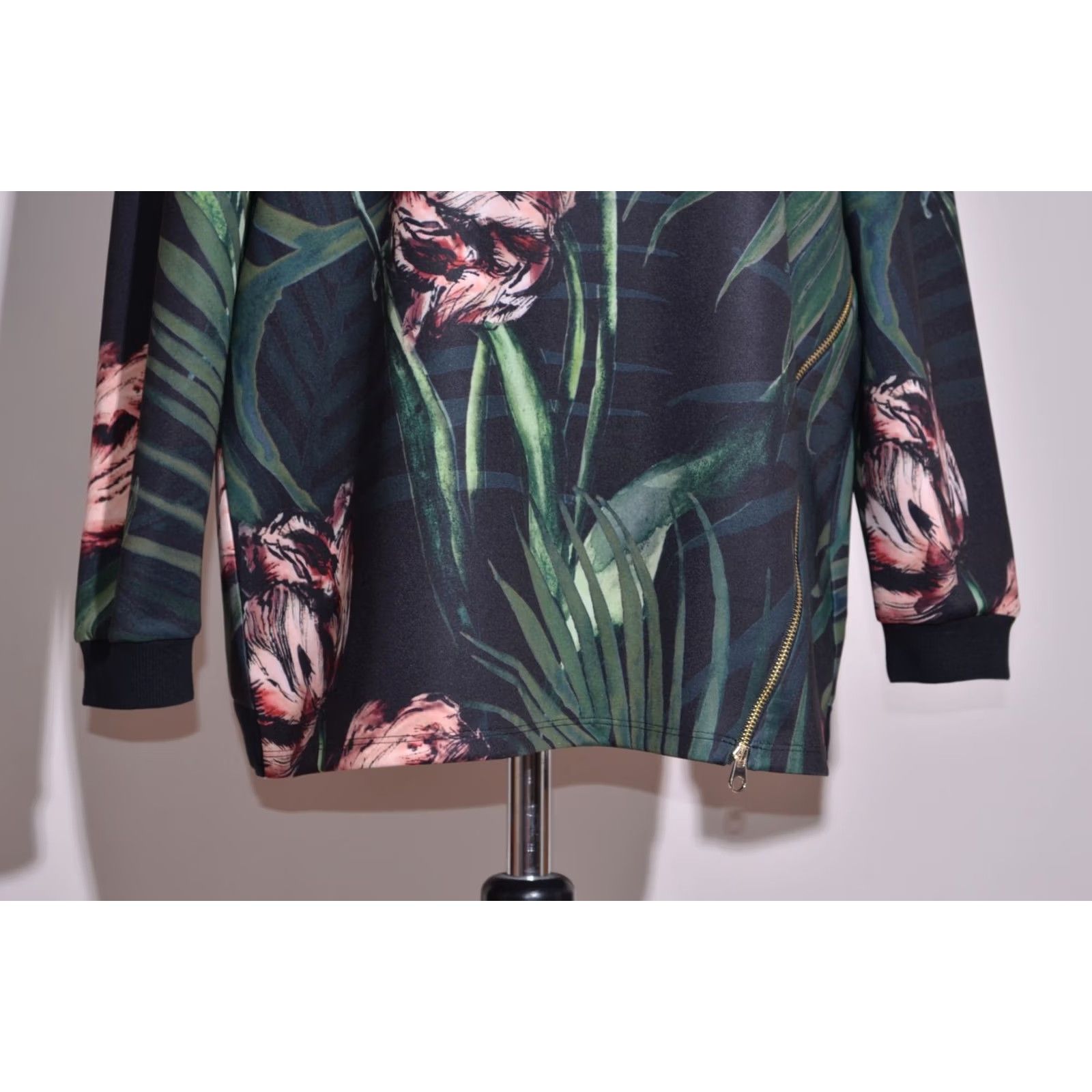 Ted Baker Ted Baker London Errin Womens Floral Print Sweatshirt Crew Neck Green One Size Size ONE SIZE - 4 Thumbnail