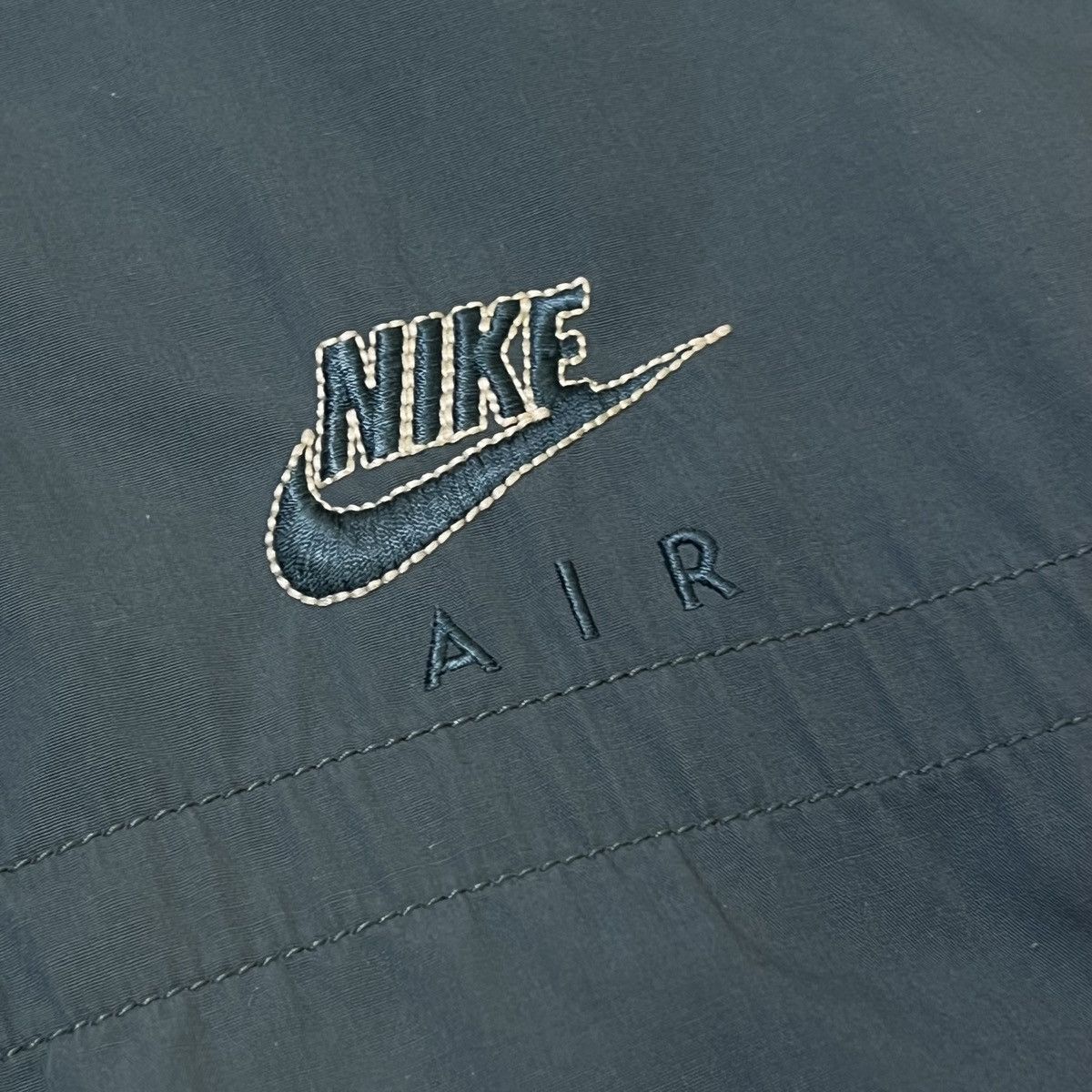 Nike Vintage Nike AIR Nylon Zip Jacket Windbreaker Size US L / EU 52-54 / 3 - 2 Thumbnail