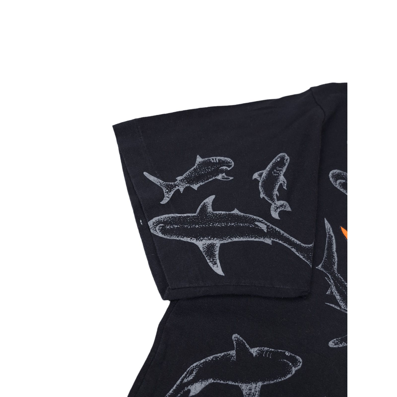 Vintage 90's Vintage Santo Domingo Animal Sharks Diving Art T-shirt Size US M / EU 48-50 / 2 - 4 Thumbnail