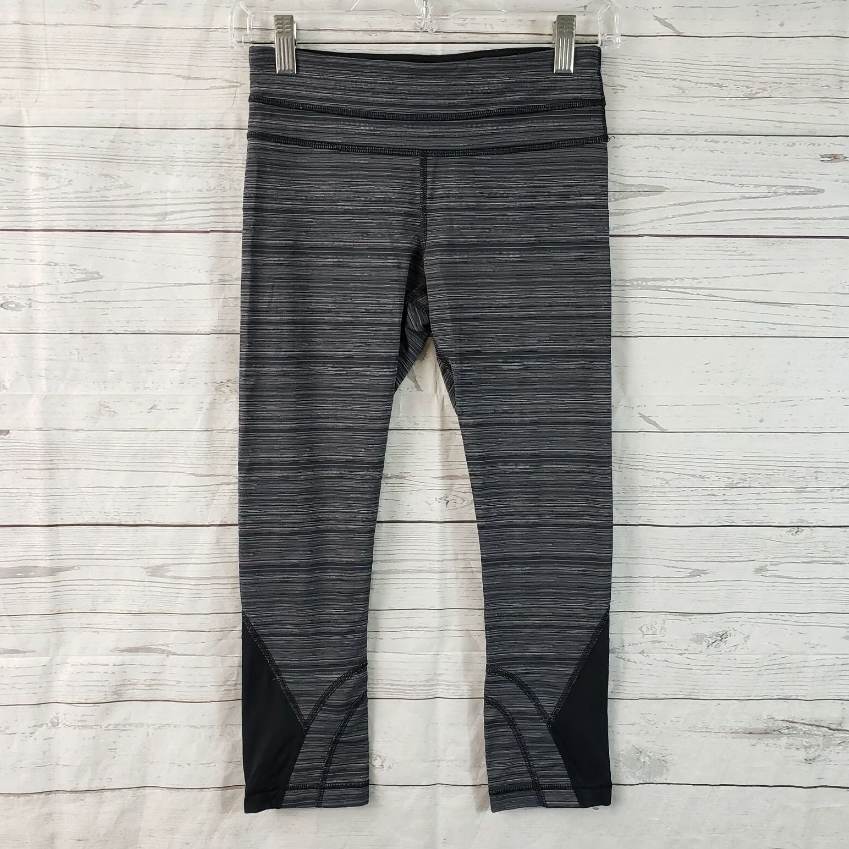 Lululemon Lululemon Womens Capri Leggings Sz 4 Gray Striped Back Zip Pocket Category: Leggings Adult Womens Size 4 Gray Striped Zip Pocket Activewear 90s? Size 27" / US 4 / IT 40 - 2 Thumbnail