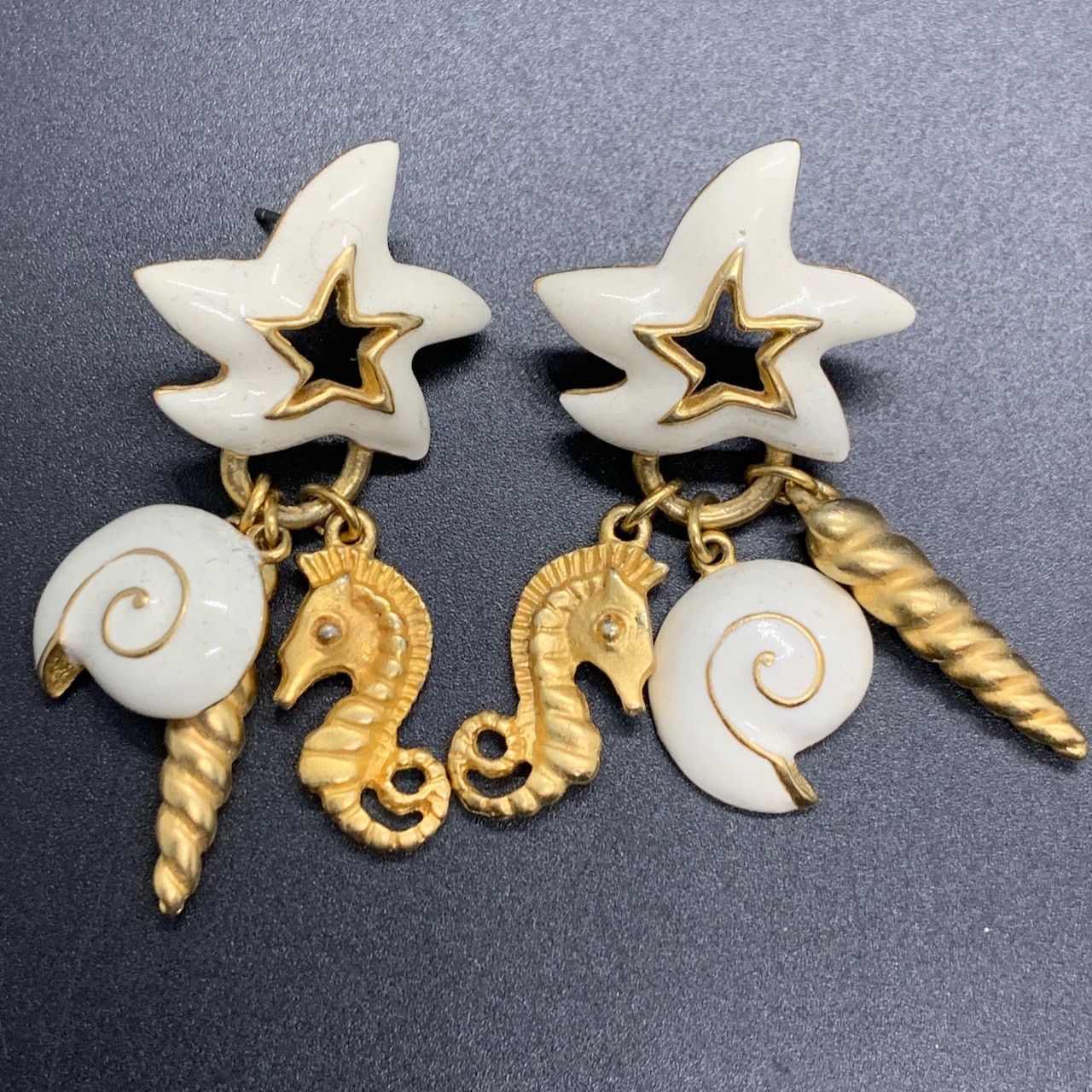 Other Signed Daria Shell Star White Enamel Gold Tone Earrings 2" Size ONE SIZE - 2 Thumbnail
