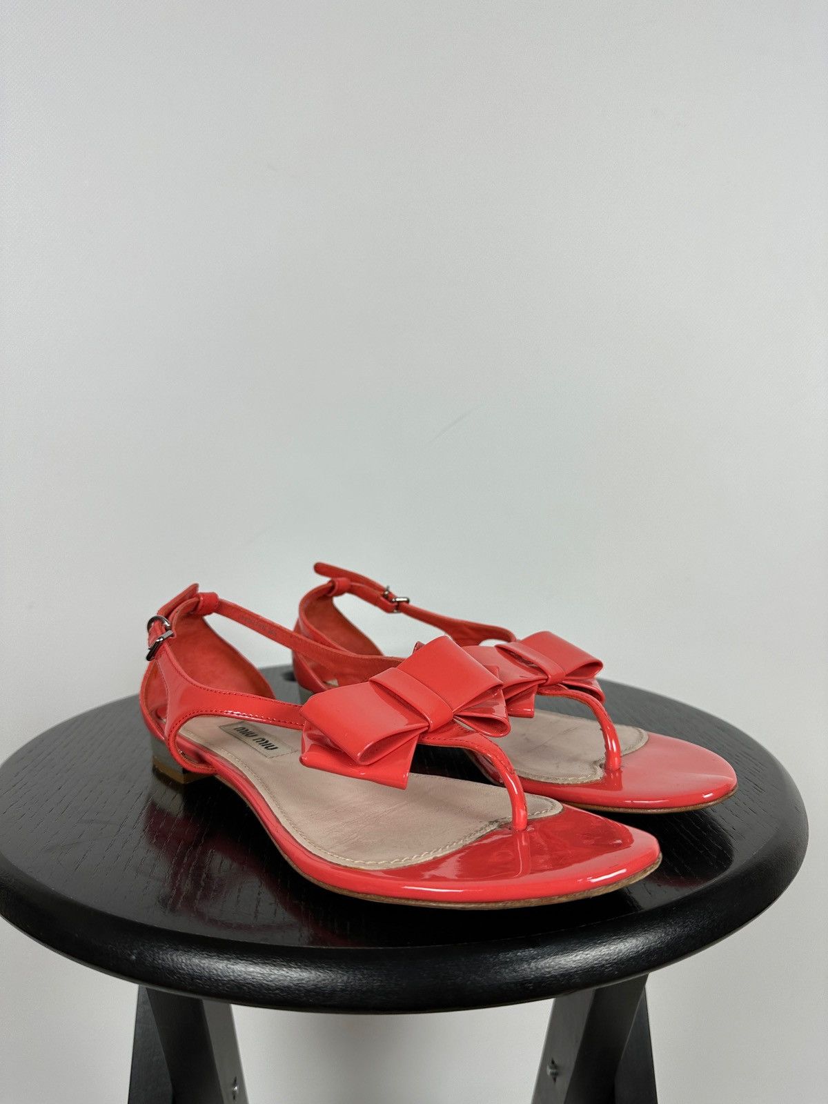 Miu Miu Miu Miu Pink Patent Leather Bow Flat Sandals Size US 6.5 / IT 36.5 - 8 Thumbnail