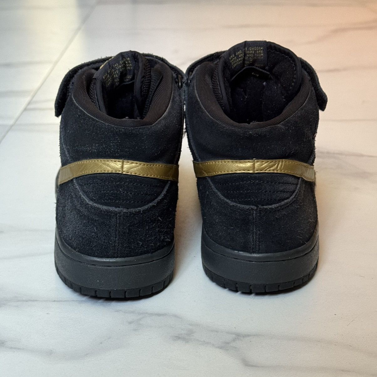 Nike SB Nike SB Dunk Mid Obsidian Metallig Gold Size US 9.5 / EU 42-43 - 5 Thumbnail