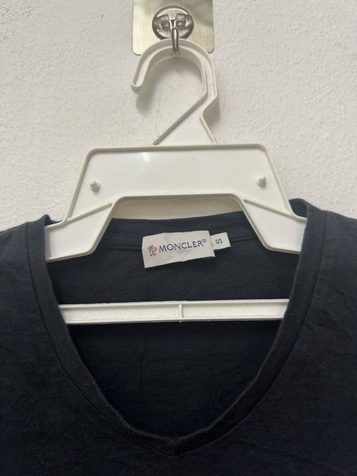 Moncler Moncler V neck T shirt Size US S / EU 44-46 / 1 - 2 Thumbnail