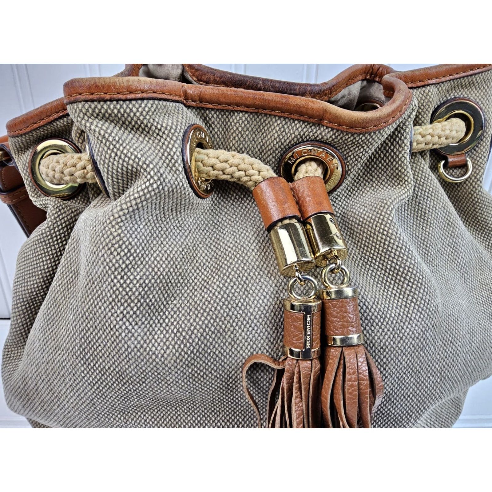 Michael Kors Michael Kors MK Drawstring Shoulder Handbag Purse Womens Canvas Leather Snap Bag Size ONE SIZE - 5 Thumbnail