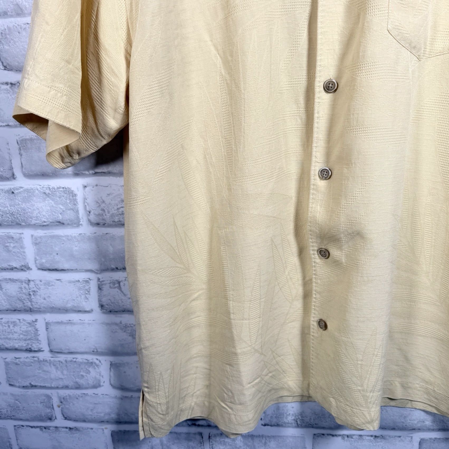 Tommy Bahama VINTAGE Tommy Bahama Leaf Print Silk Hawaiian Shirt Mens L Short Sleeve Yellow 100% Silk Button-Up Regular Size Men Size US L / EU 52-54 / 3 - 3 Thumbnail