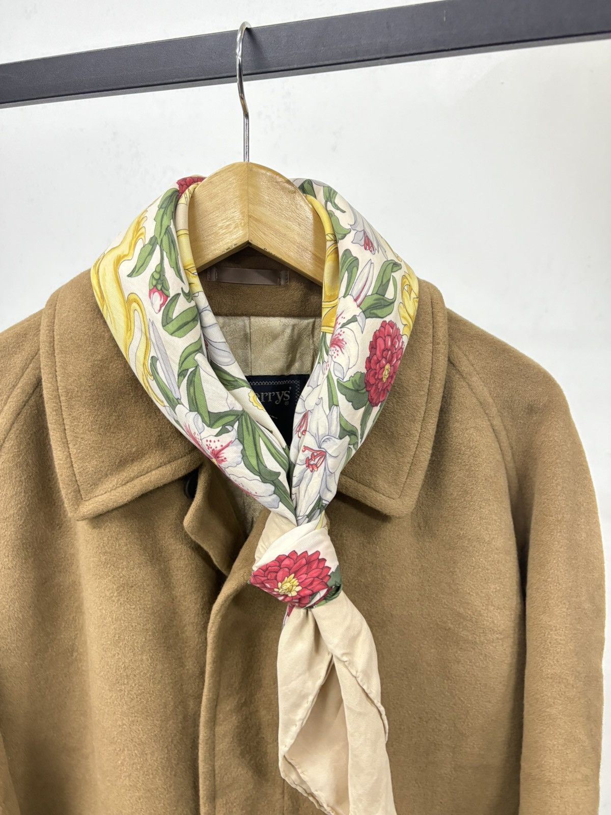 Burberry 90s Burberry Prorsum Golden Horse and Lion print silk scarf Size ONE SIZE - 9 Thumbnail