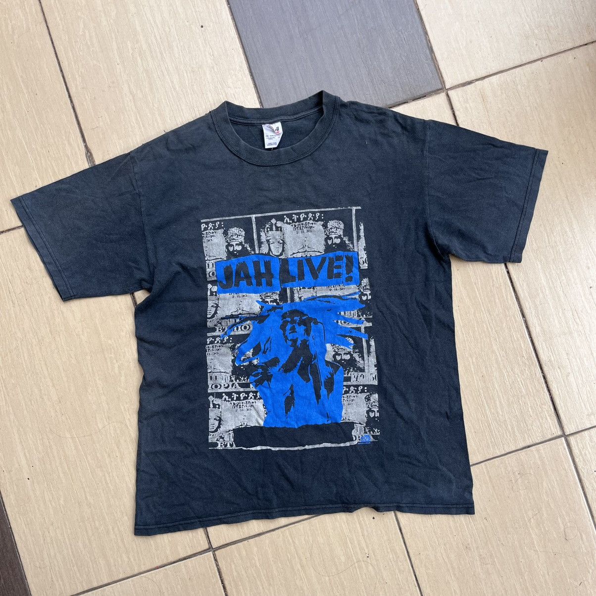 Vintage vintage Bob Marley "Jah Live!" graphic tee. Size US M / EU 48-50 / 2 - 1 Thumbnail
