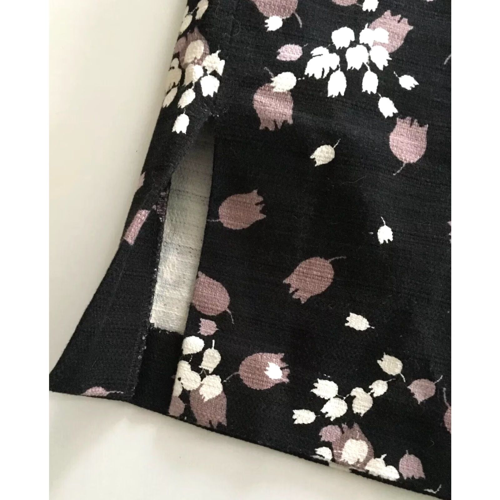 Ann Taylor Ann Taylor LOFT Outlet Floral Skirt Sz 2 Black White Gray Multicolor Side Slit Womens Size 26" / US 2 / IT 38 - 2 Thumbnail