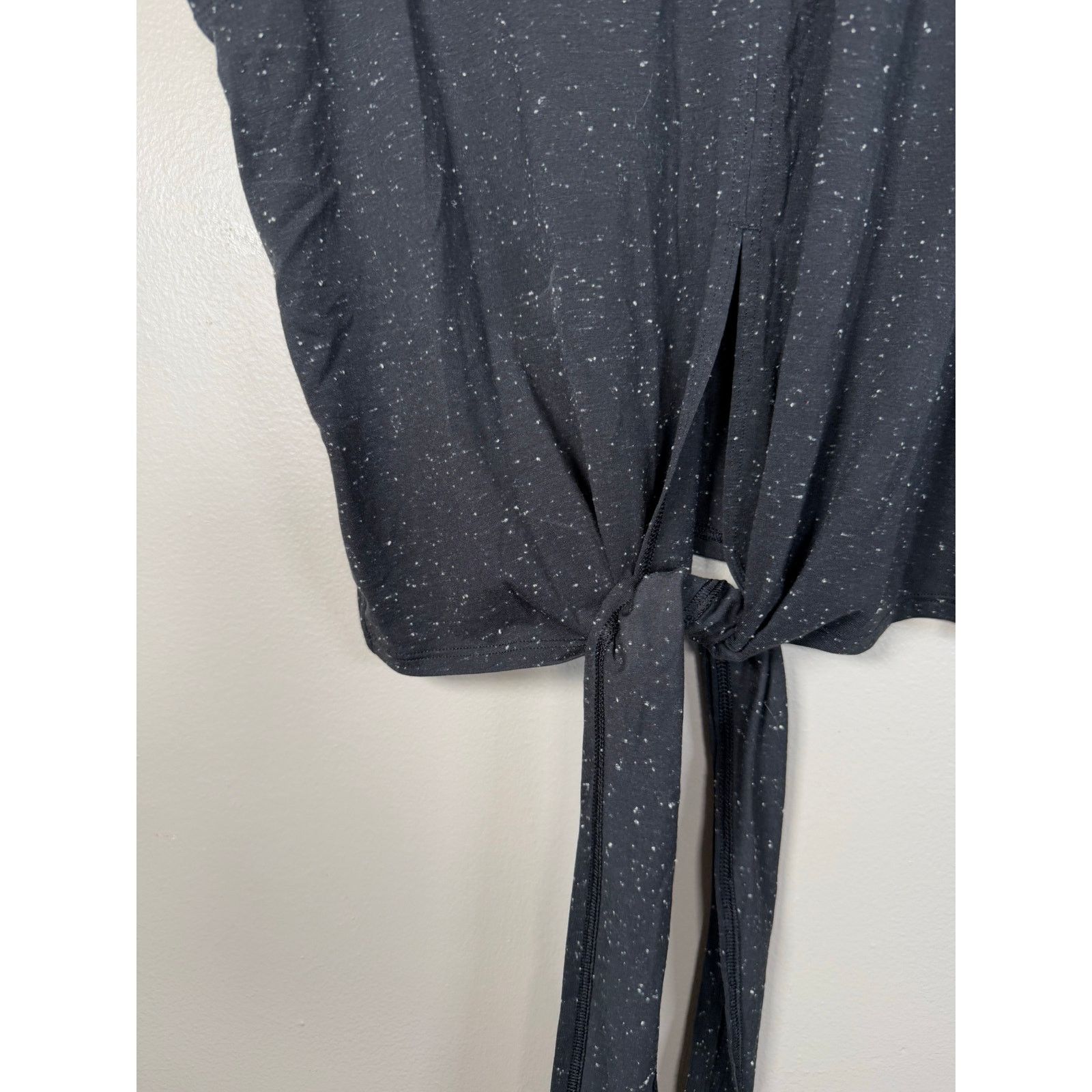 Lululemon NWOT Lululemon Time to Restore Mock Neck Tank size 6 Size M / US 6-8 / IT 42-44 - 7 Thumbnail