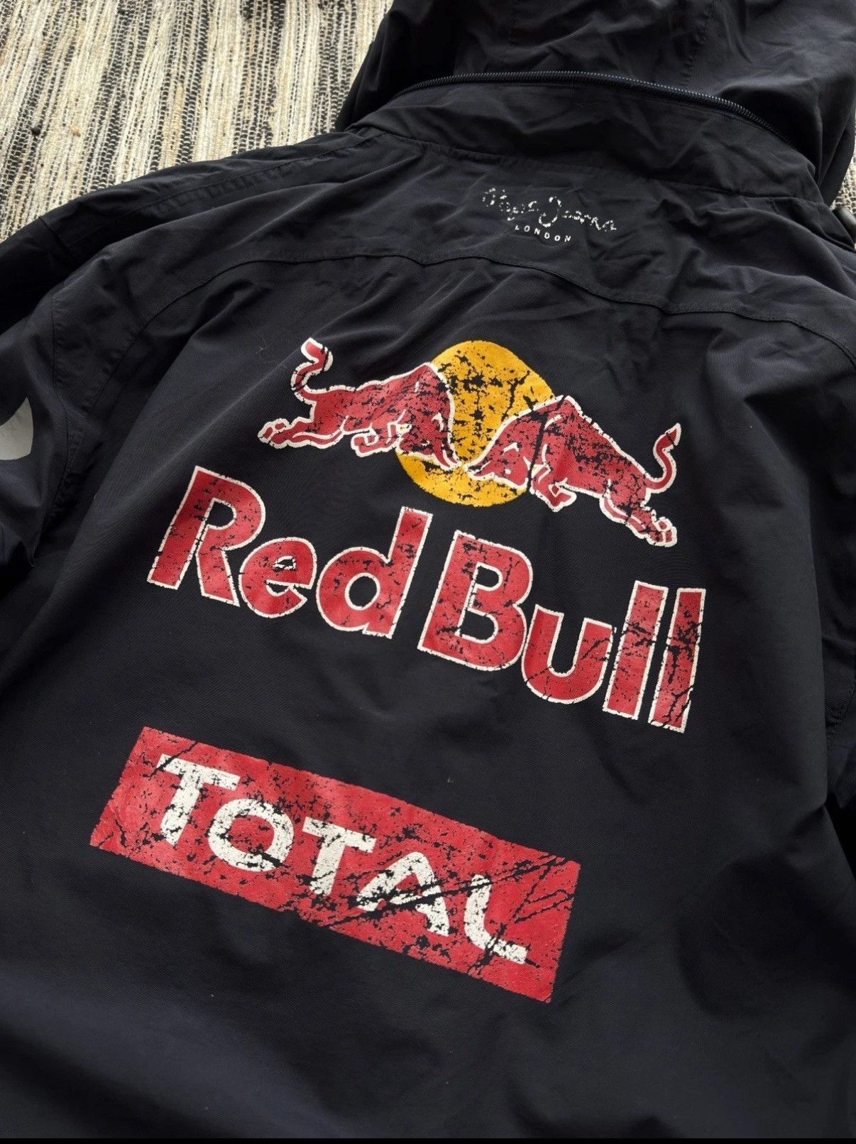 Red Bull Red Bull Infiniti Racing Windbreaker Distressed Jacket SizeS Size US S / EU 44-46 / 1 - 4 Thumbnail