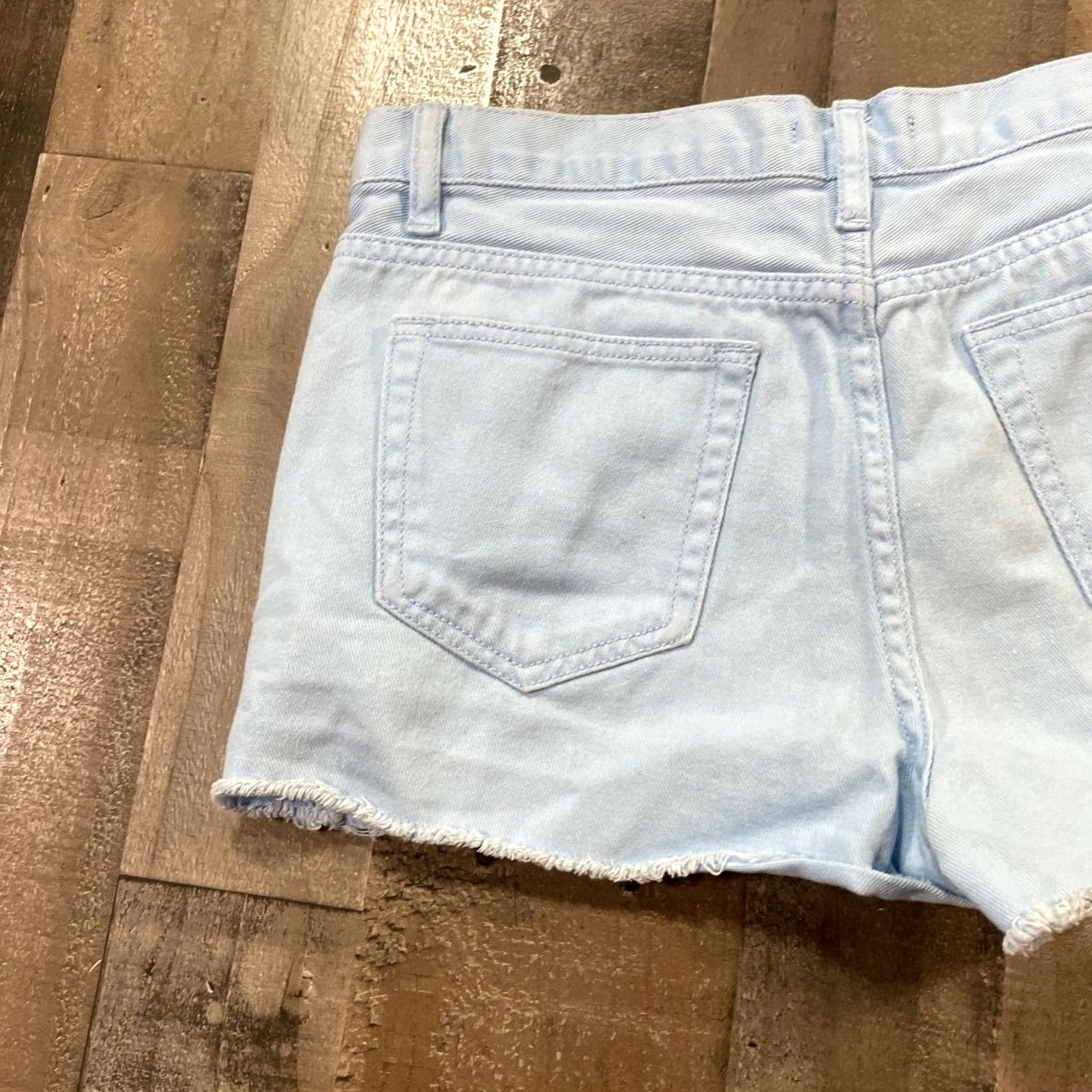 Forever 21 Forever 21 Shorts Womens 30 Blue Cut-Off Mid-Rise Studded Zip Light Wash Denim Shorts Womens 30 Blue Cut-Off Mid-Rise Studded Zip Light Wash Denim Size 30" / US 8 / IT 44 - 6 Thumbnail