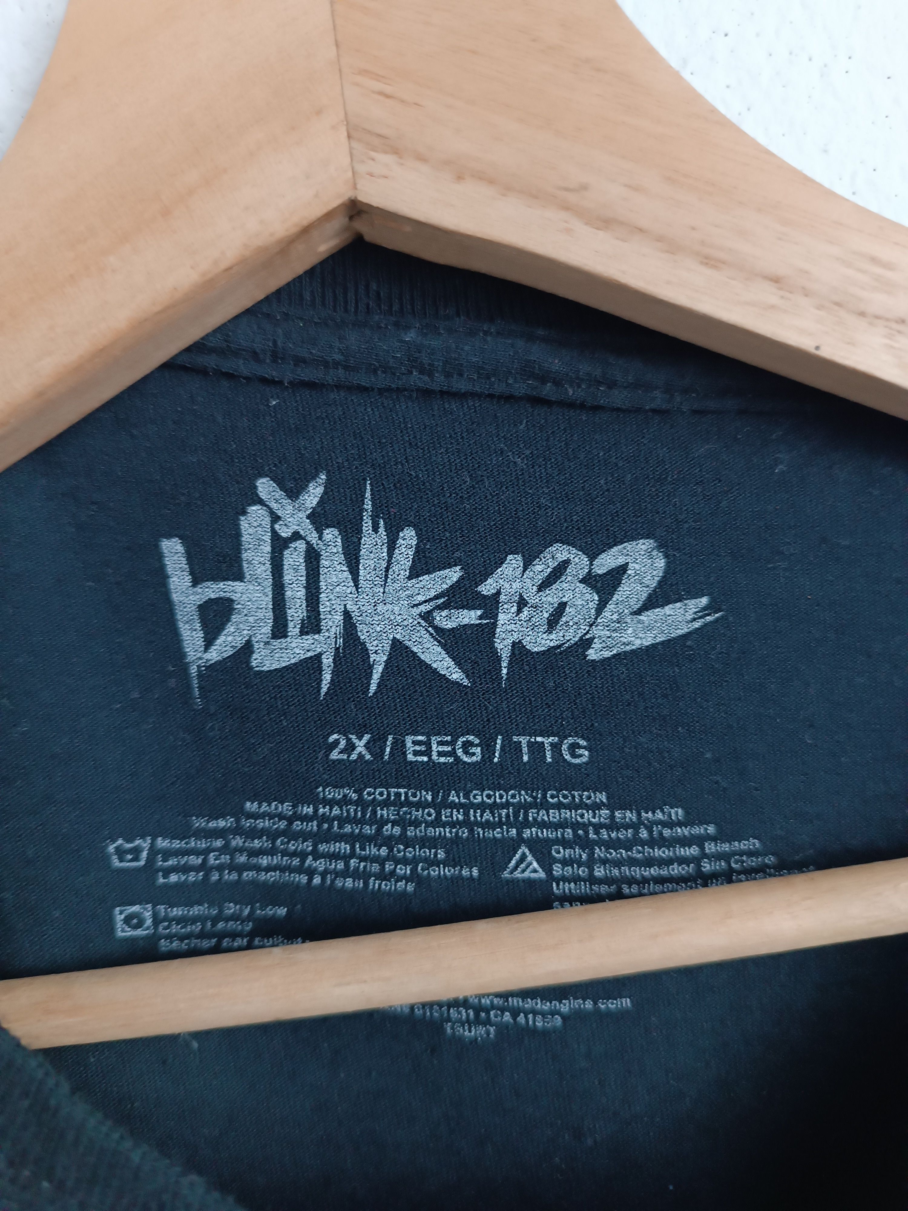 Band Tees VINTAGE BLINK 182 SMILEY FACE LOGO TEE PUNK TRAVIS SUM 41 Size US XL / EU 56 / 4 - 8 Thumbnail