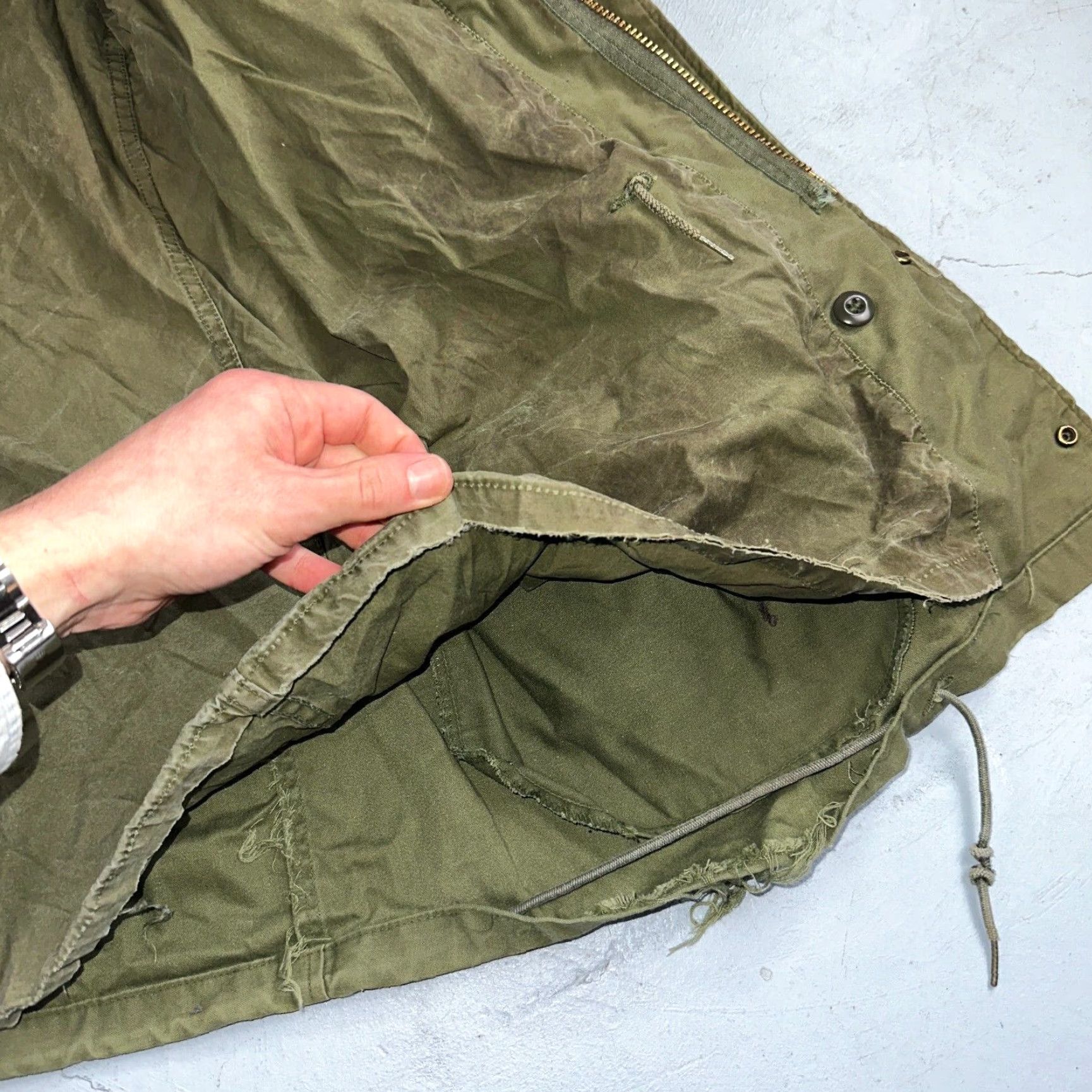 Vintage VTG U.S. Army M-65 Field Jacket Coat Green Nylon Mid-Length Zip Snap Hooded All Seasons Pockets Vietnam 70s Mens M Size US M / EU 48-50 / 2 - 3 Thumbnail