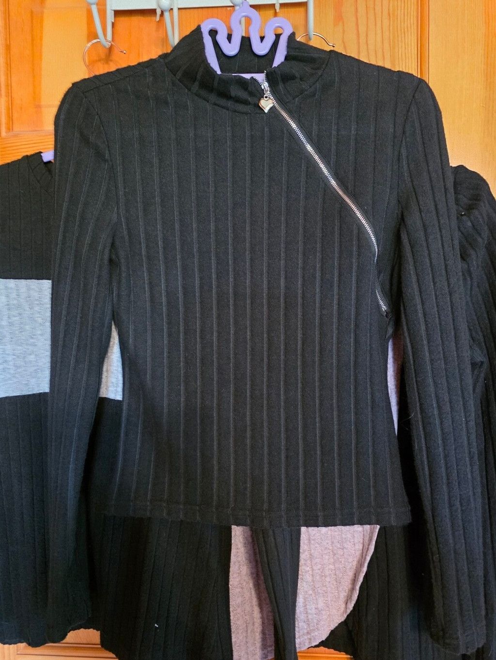 The Unbranded Brand Ribbed Zip-Neck Black Women's (S) Sweater Bundle (3) Size S / US 4 / IT 40 - 13 Thumbnail