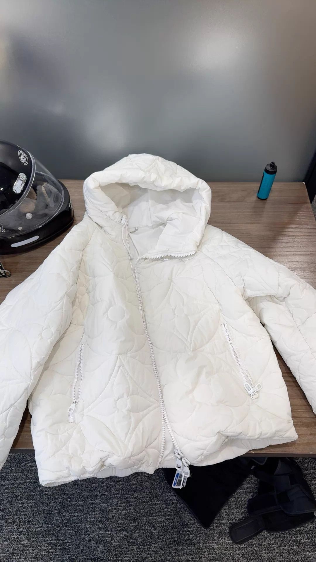Louis Vuitton LV White Puffer Jacket 48 Size US M / EU 48-50 / 2 - 1 Thumbnail