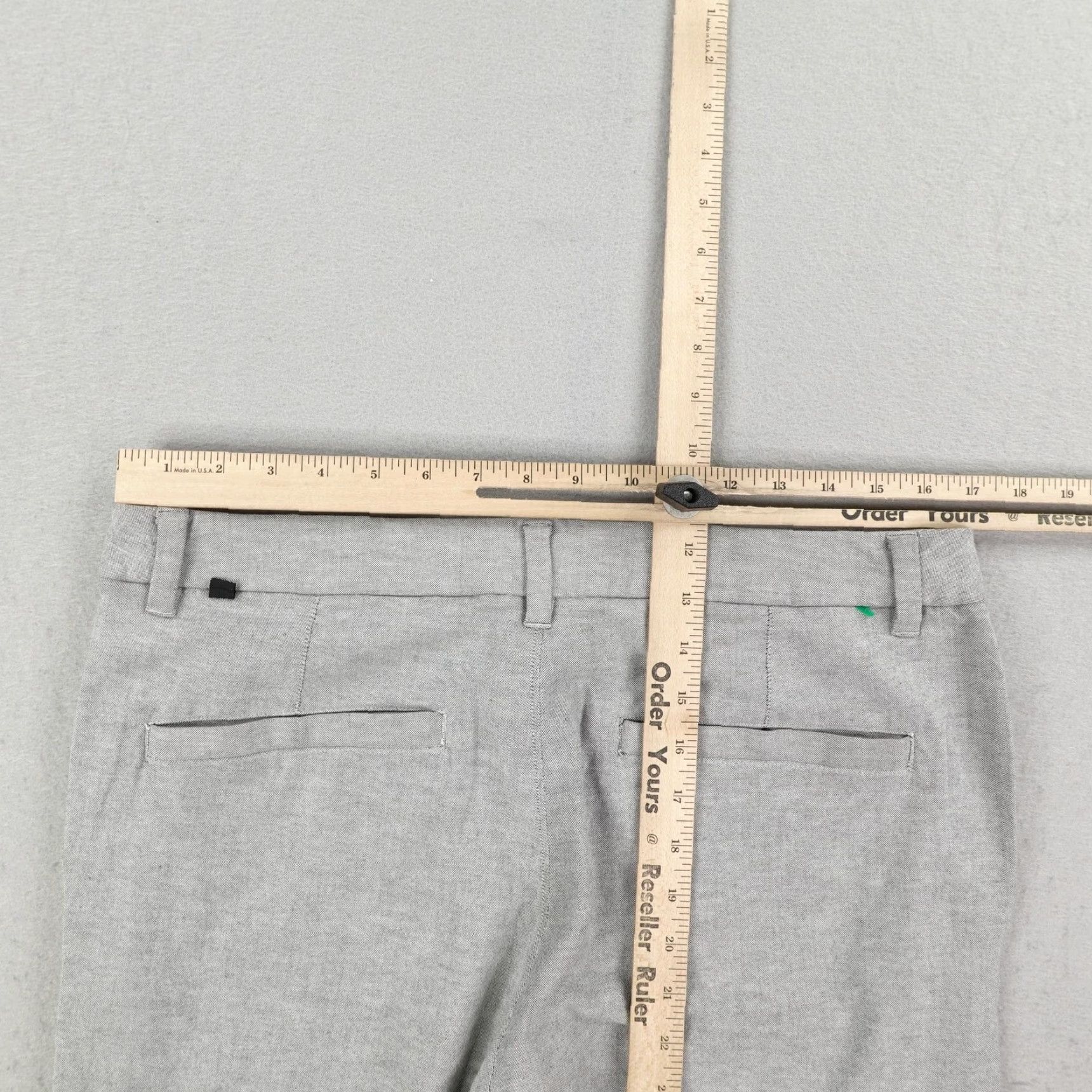 Lululemon VINTAGE Lululemon Chino Shorts Mens 33 Gray Casual Travel Workwear Lightweight Relaxed Pockets 10" Inseam Size US 33 - 4 Thumbnail