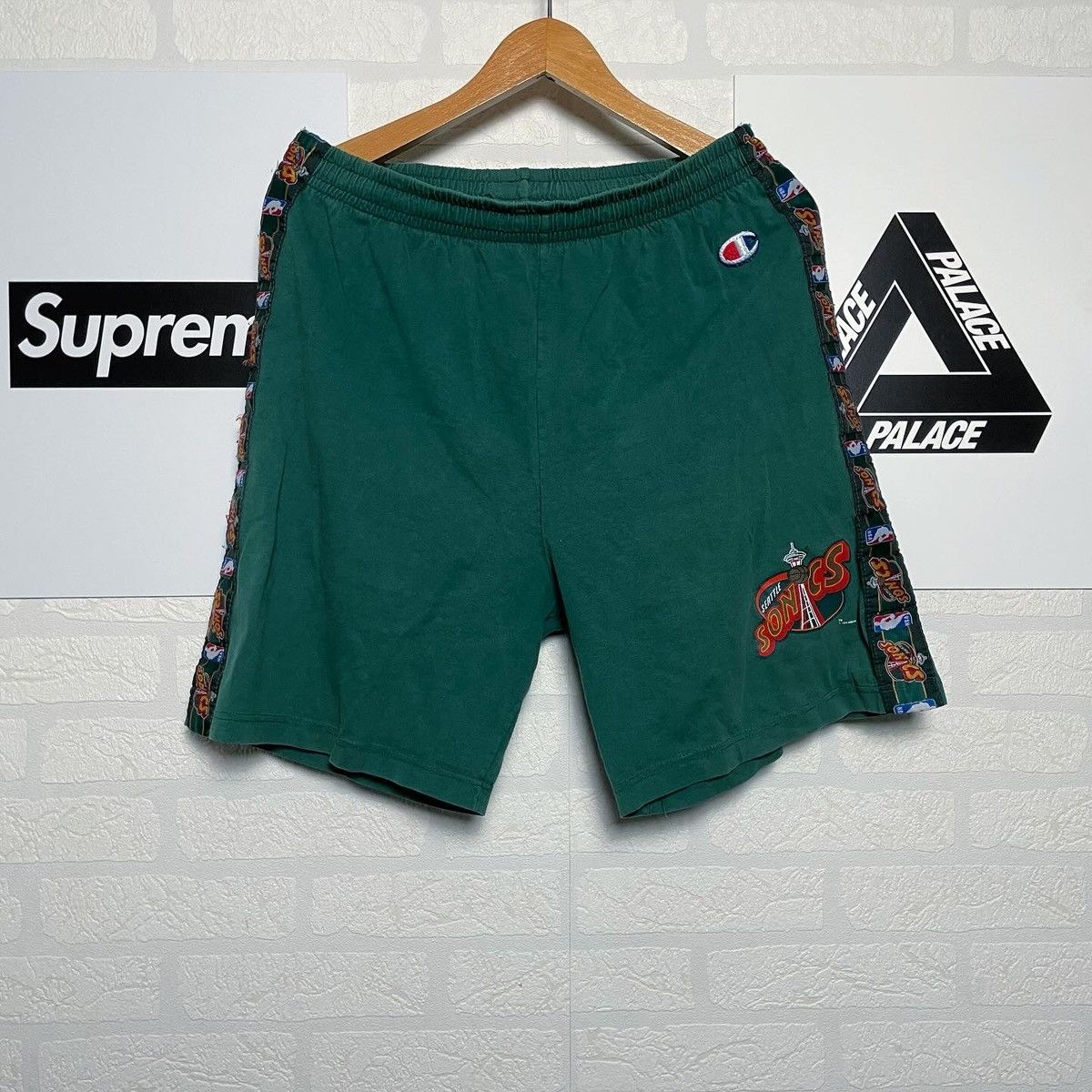 Champion × NBA 90's Vintage Champion Seattle SuperSonics Green Shorts NBA Size US 34 / EU 50 - 1 Thumbnail