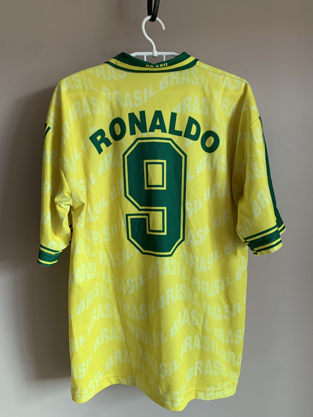Vintage Brazil Home Football Shirt Vintage Soccer Jersey RONALDO #9 Size US XL / EU 56 / 4 - 1 Thumbnail