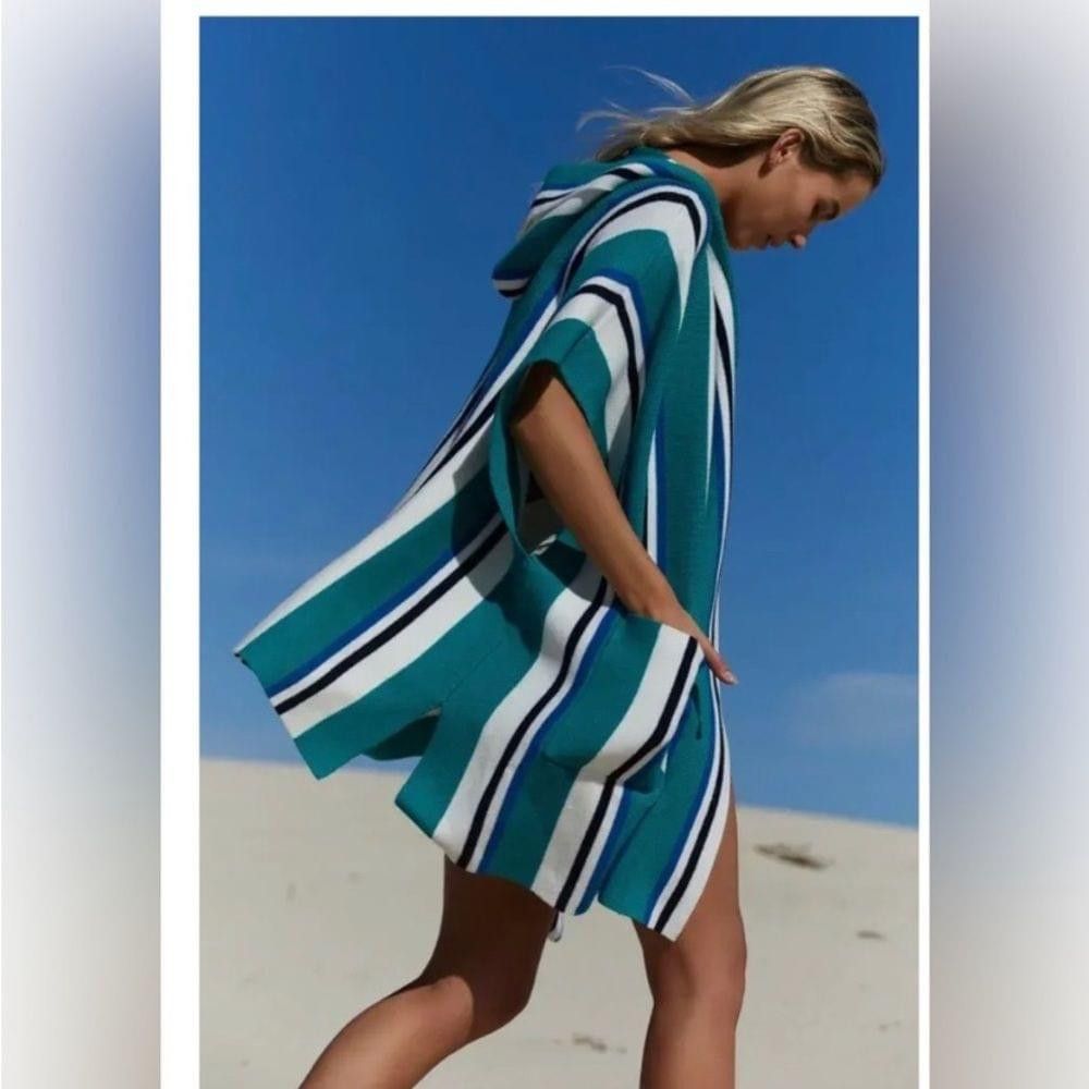 Free People Free People All I need hooded poncho NWOT Size M / US 6-8 / IT 42-44 - 3 Thumbnail