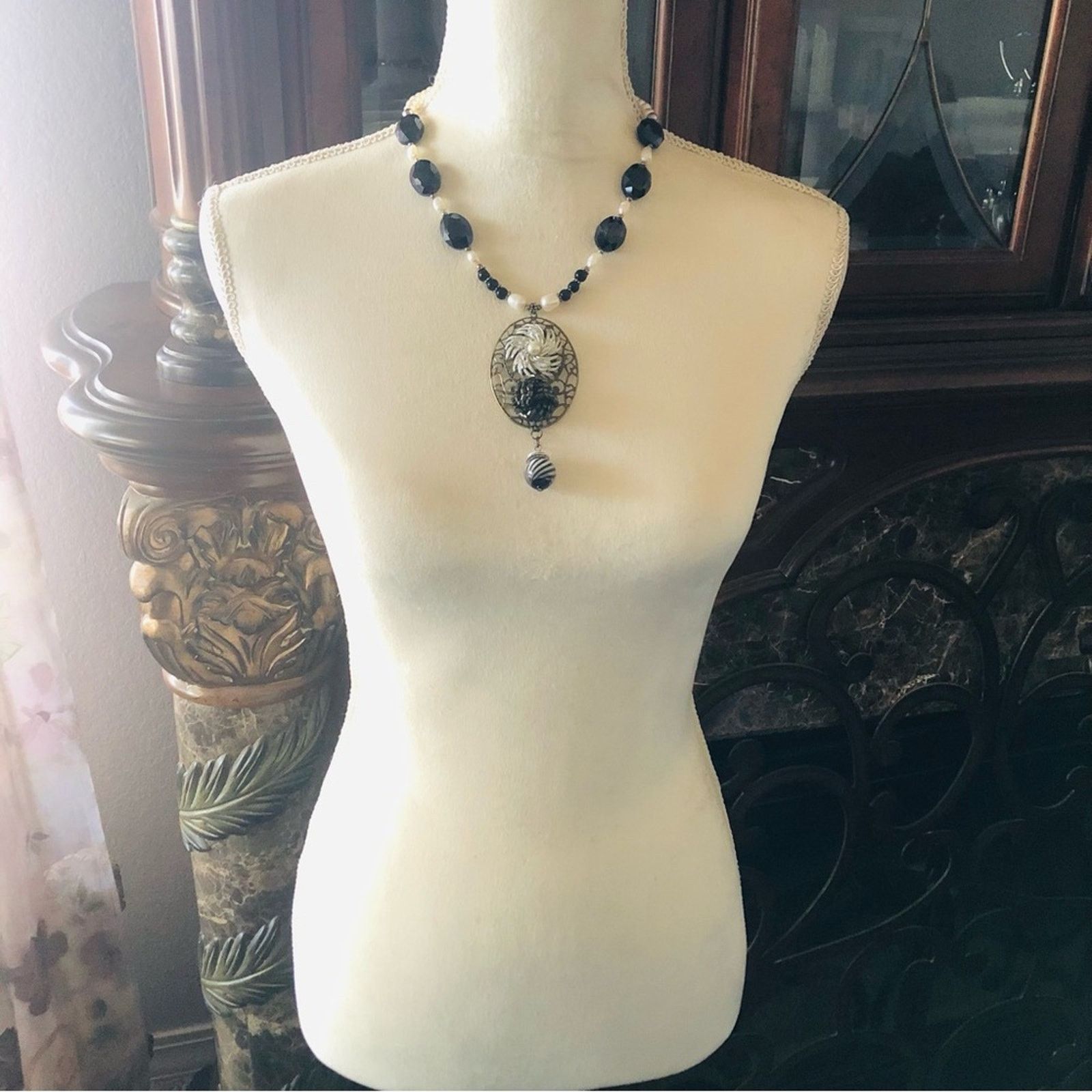 Handmade Handcrafted repurpose freshwater pearl black onyx necklace Size ONE SIZE - 6 Thumbnail